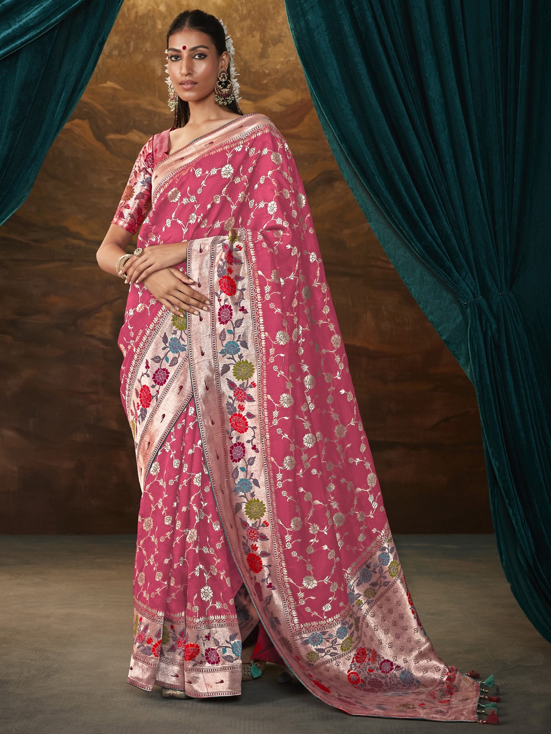 

Mitera Pink & Gold-Toned Ethnic Motifs Zari Banarasi Saree