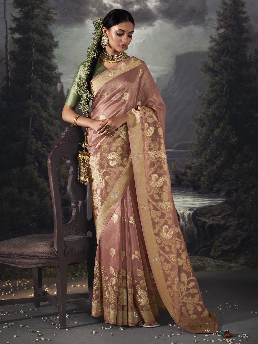 

Mitera Mauve & Gold-Toned Ethnic Motifs Zari Tissue Banarasi Saree