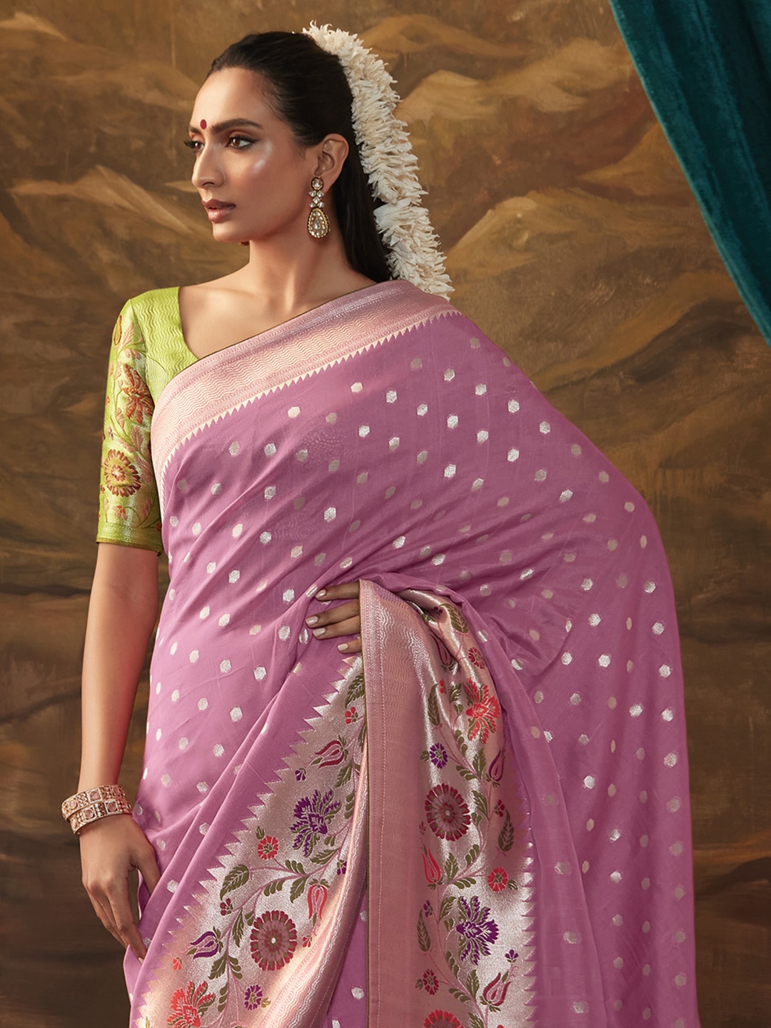 

Mitera Mauve & Gold-Toned Ethnic Motifs Zari Banarasi Saree