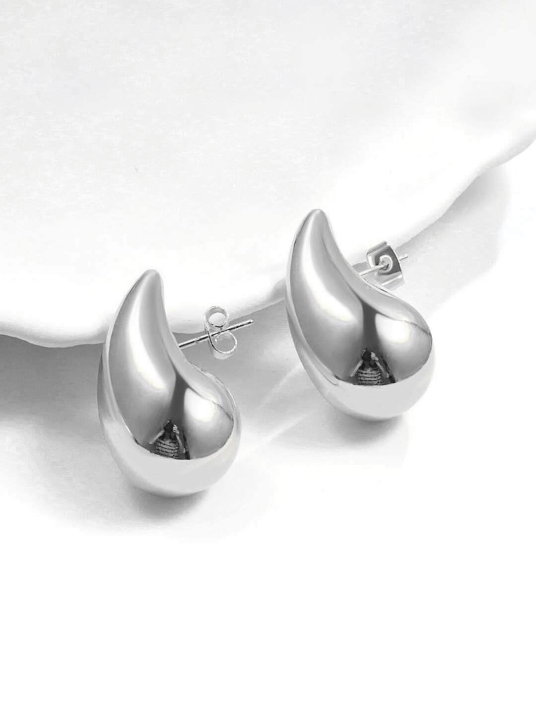 

FIMBUL Silver-Toned Teardrop Lightweight Shaped Drop Earrings