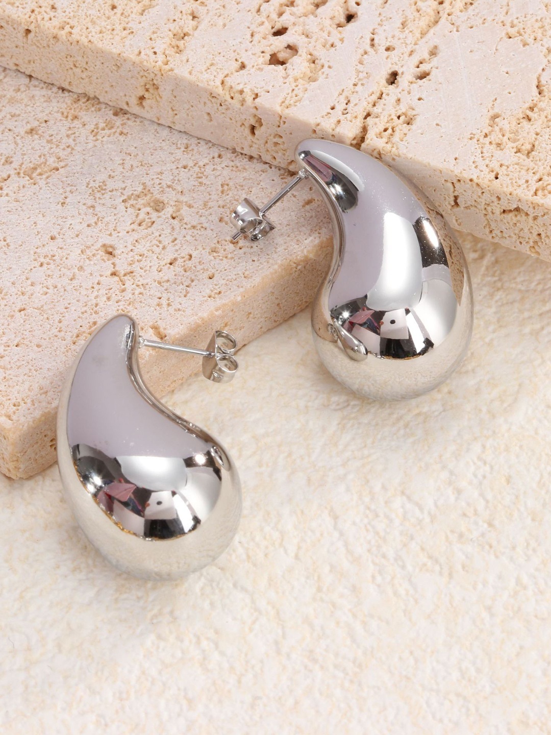 

FIMBUL Silver-Plated Stainless Steel Teardrop Shaped Stud Earrings