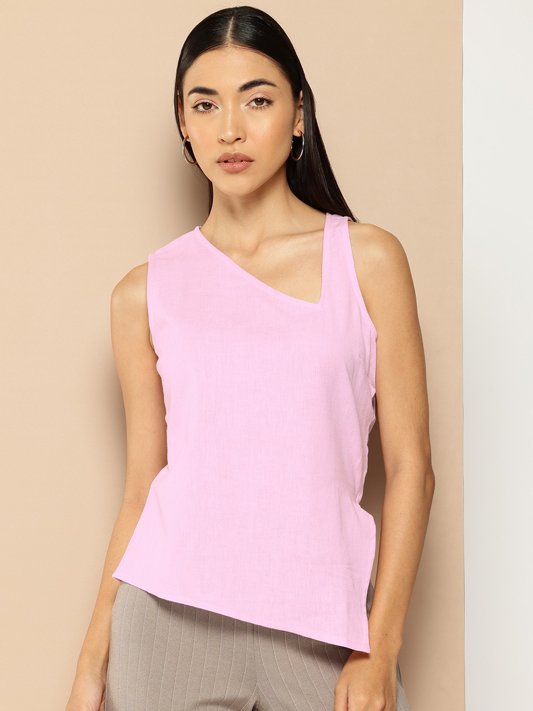 

Chemistry Asmmetric Neck Regular Top, Pink