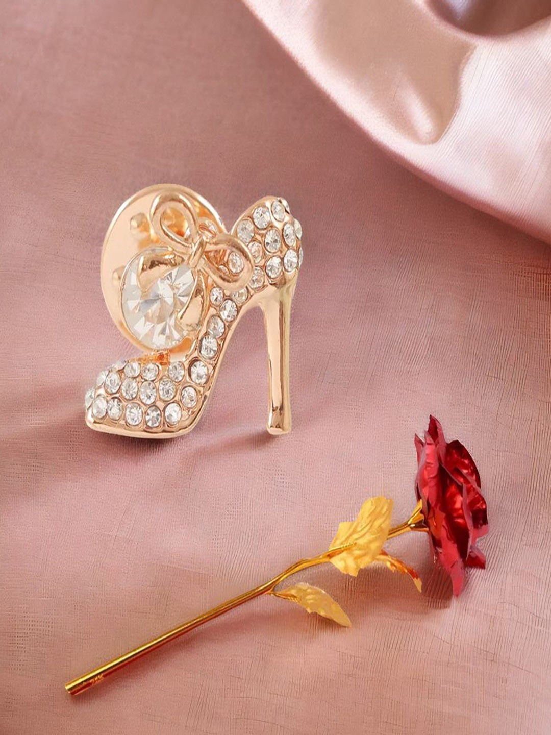 

UNIVERSITY TRENDZ Set Of 2 Hello Kitty-Charm Brooch with Artificial Rose, Gold