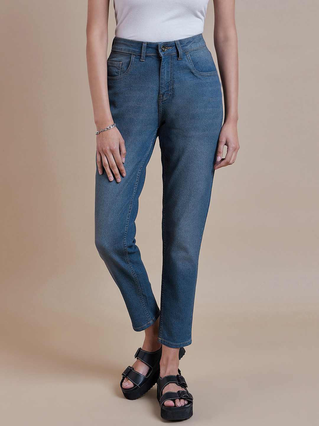 

The Roadster Lifestyle Co. Women Blue Comfort High Rise Cropped Stretchable Jeans