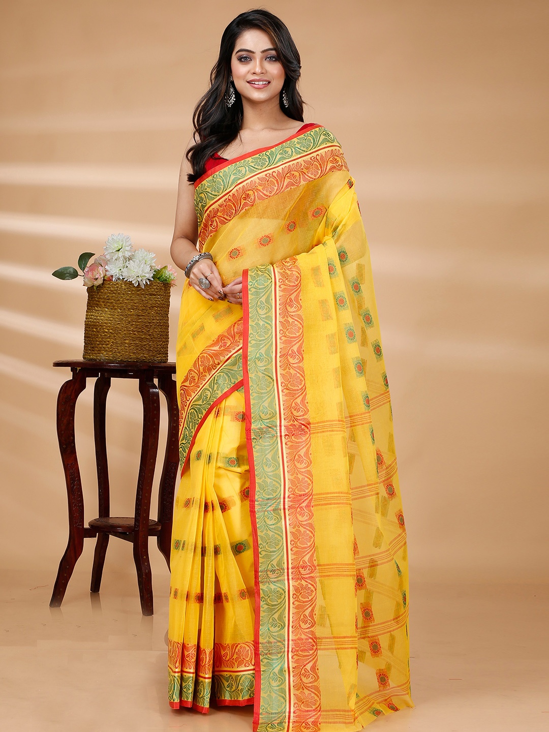 

DipDiya Yellow & Green Ethnic Woven Design Pure Cotton Taant Saree