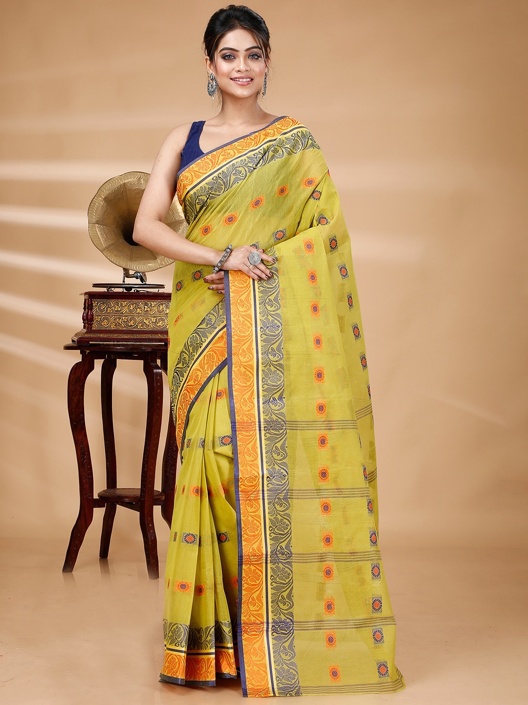 

DipDiya Yellow & Orange Ethnic Woven Design Pure Cotton Taant Saree