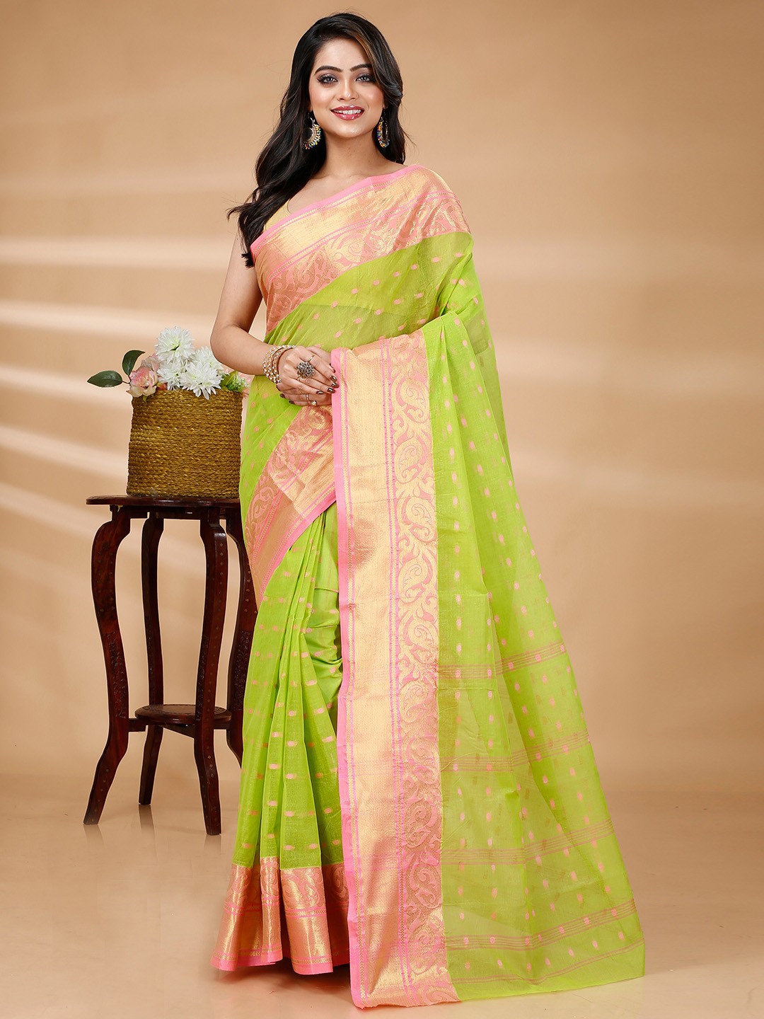 

DipDiya Green & Pink Ethnic Woven Design Zari Pure Cotton Taant Saree