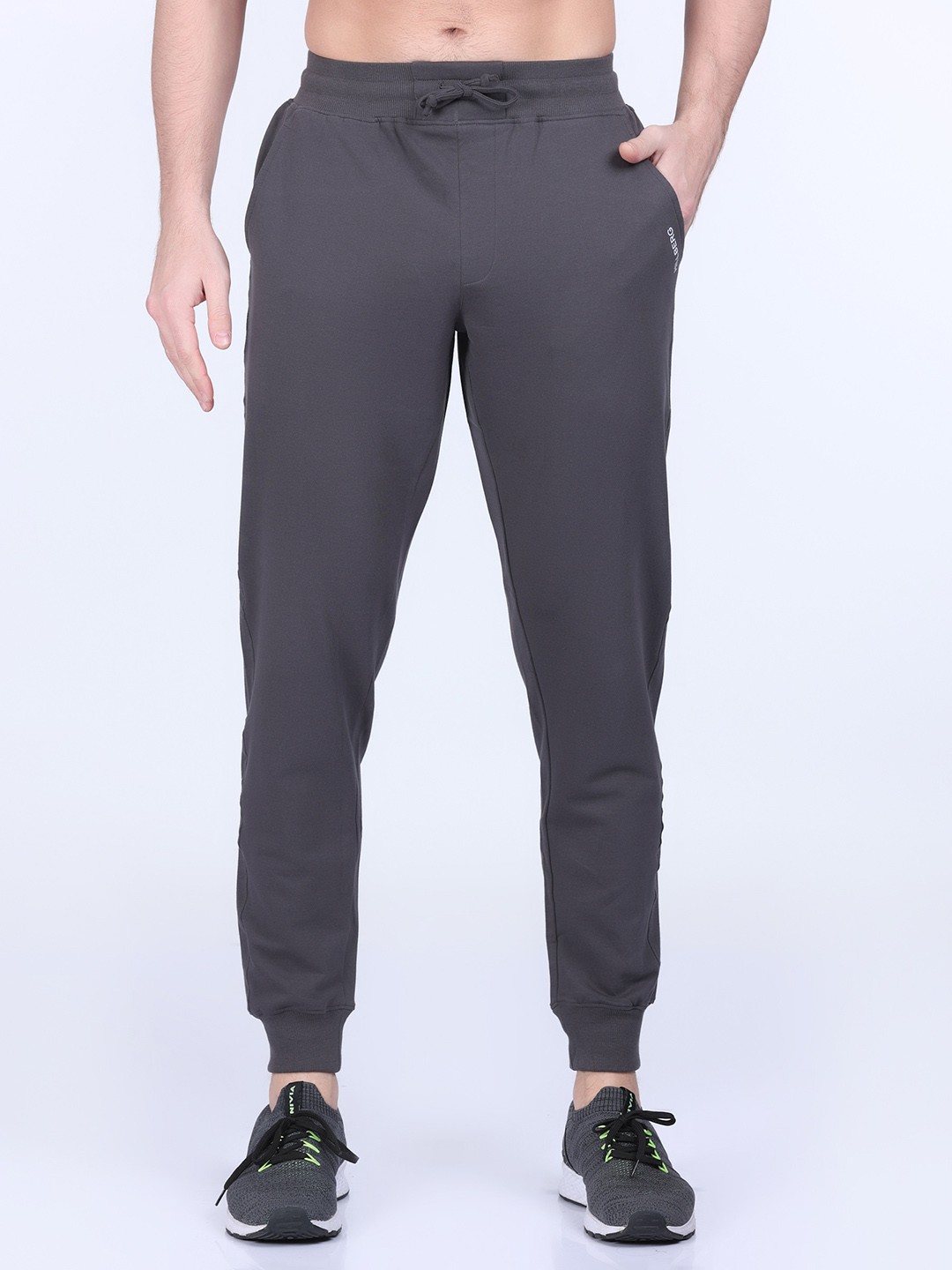 

HILLBERG Men Relaxed Fit Mid Rise Joggers, Grey