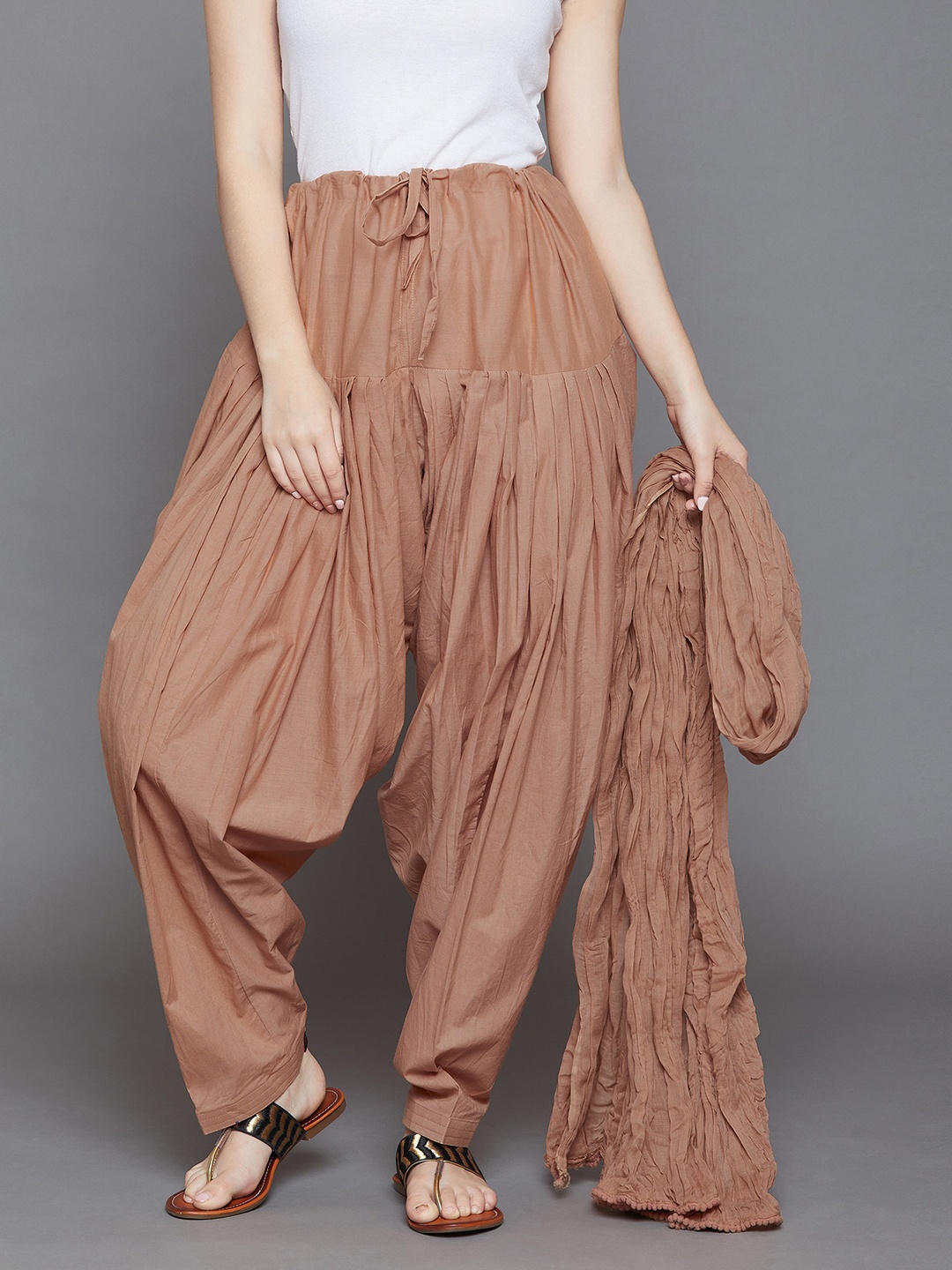 

THE PAJAMA FACTORY Cotton Loose-Fit Patiala With Dupatta Set, Nude