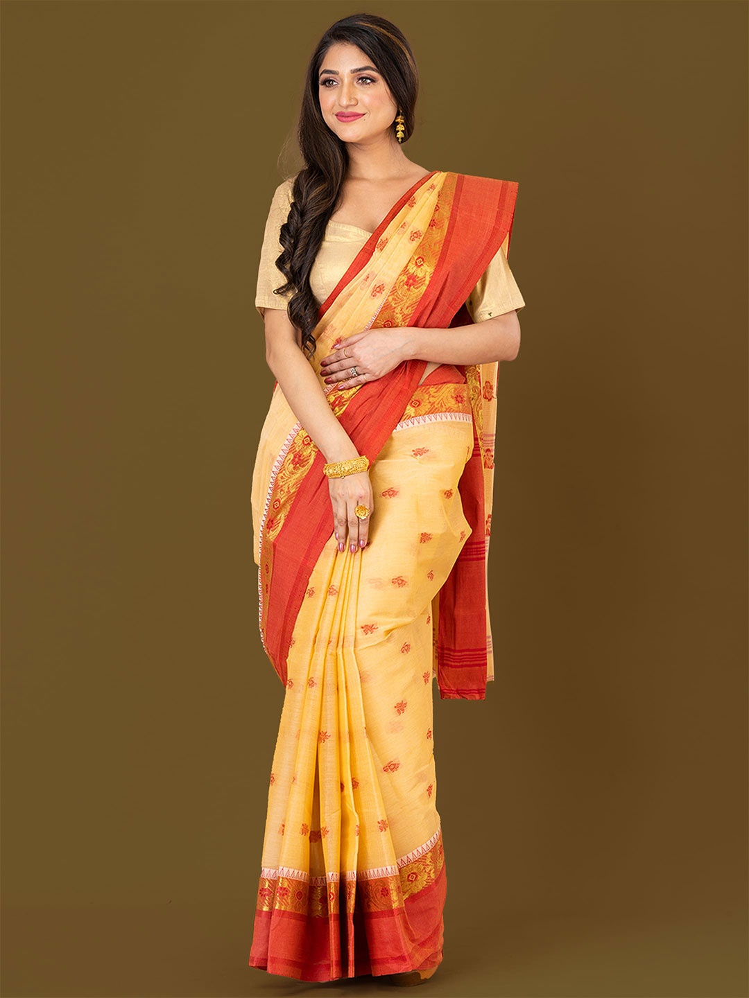 

HOUSE OF ARLI Floral Woven Design Zari Pure Cotton Taant Saree, Beige