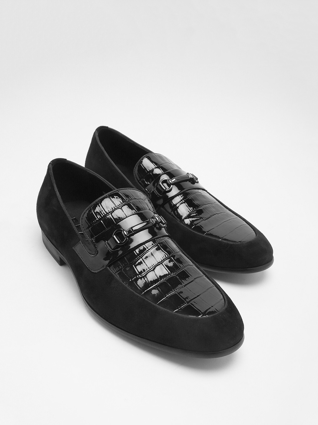 

THE BEAR HOUSE Men Textured Leather Horsebit Loafers, Black