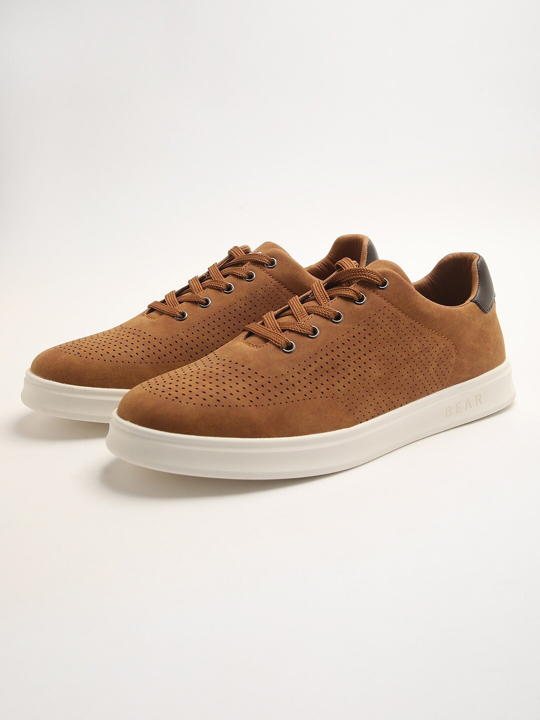 

THE BEAR HOUSE Men Perforations Contrast Sole Lace-Ups Sneakers, Tan