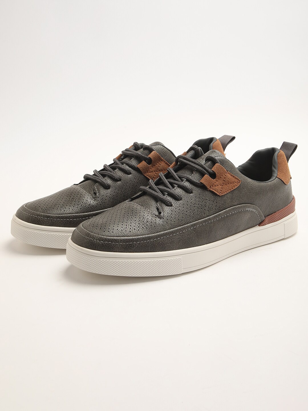 

THE BEAR HOUSE Men Textured Sneakers, Green