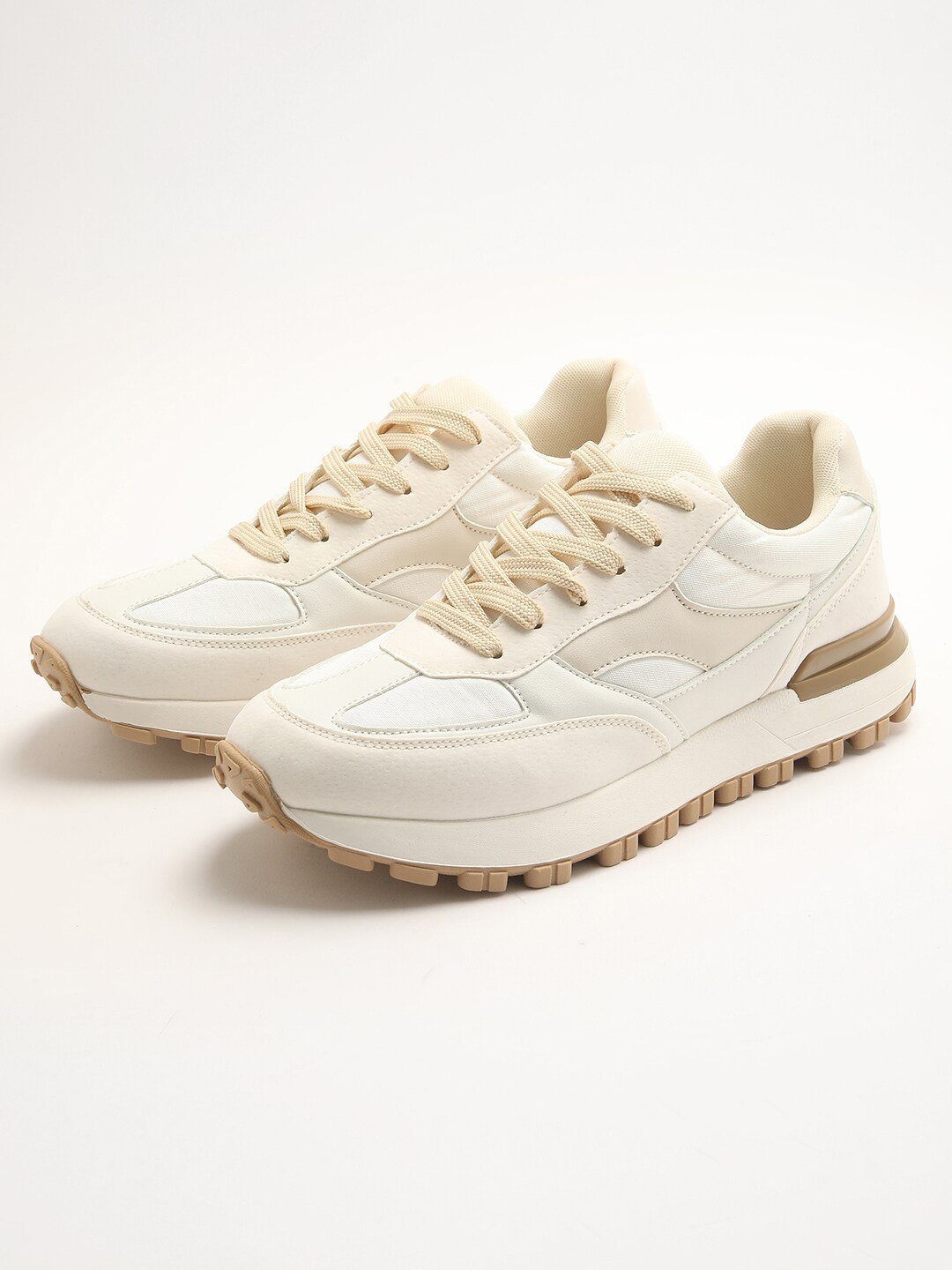 

THE BEAR HOUSE Men Colourblocked Sneakers, White