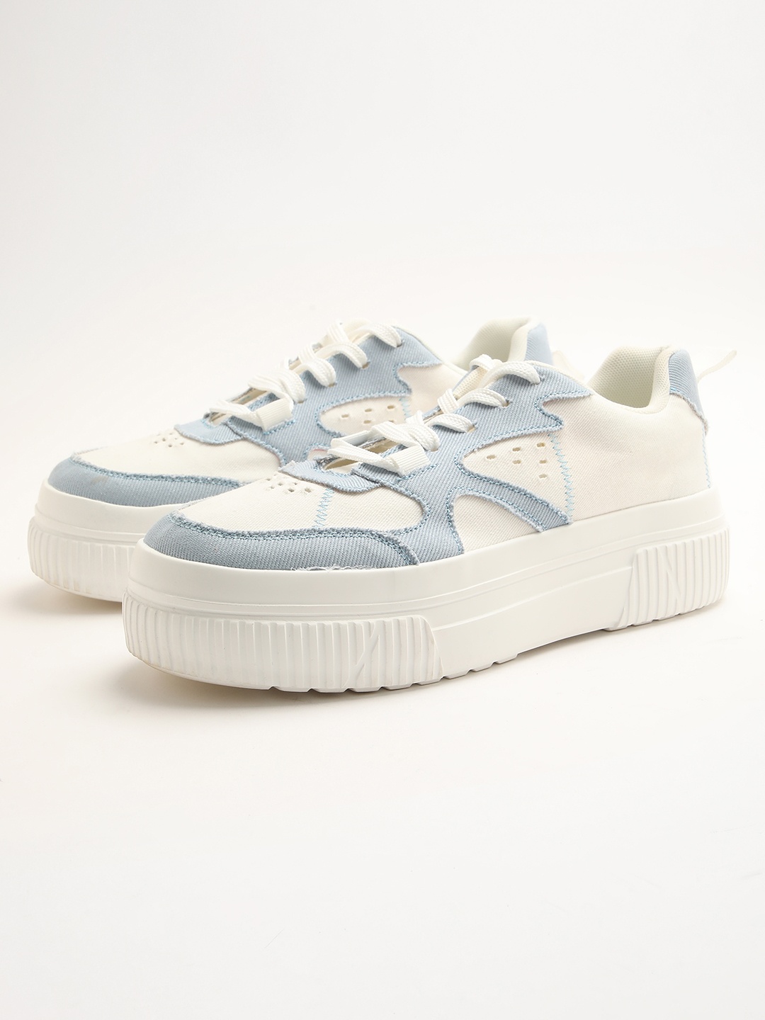 

THE BEAR HOUSE Men Colourblocked Sneakers, White
