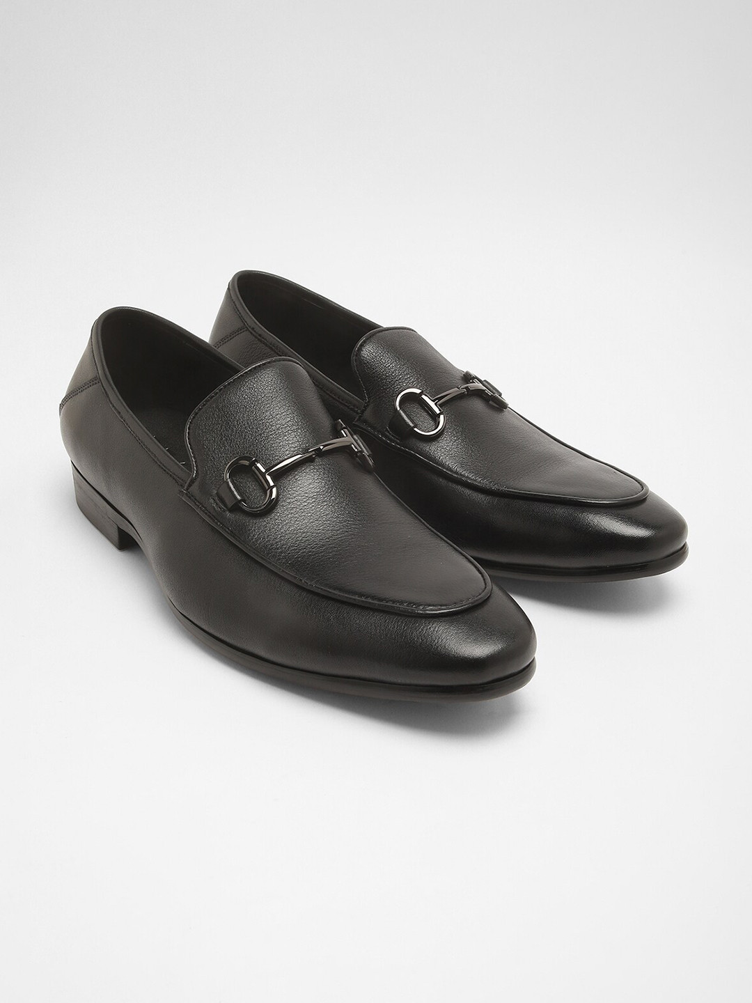 

THE BEAR HOUSE Men Textured Leather Slip-On Horsebit Loafers, Black