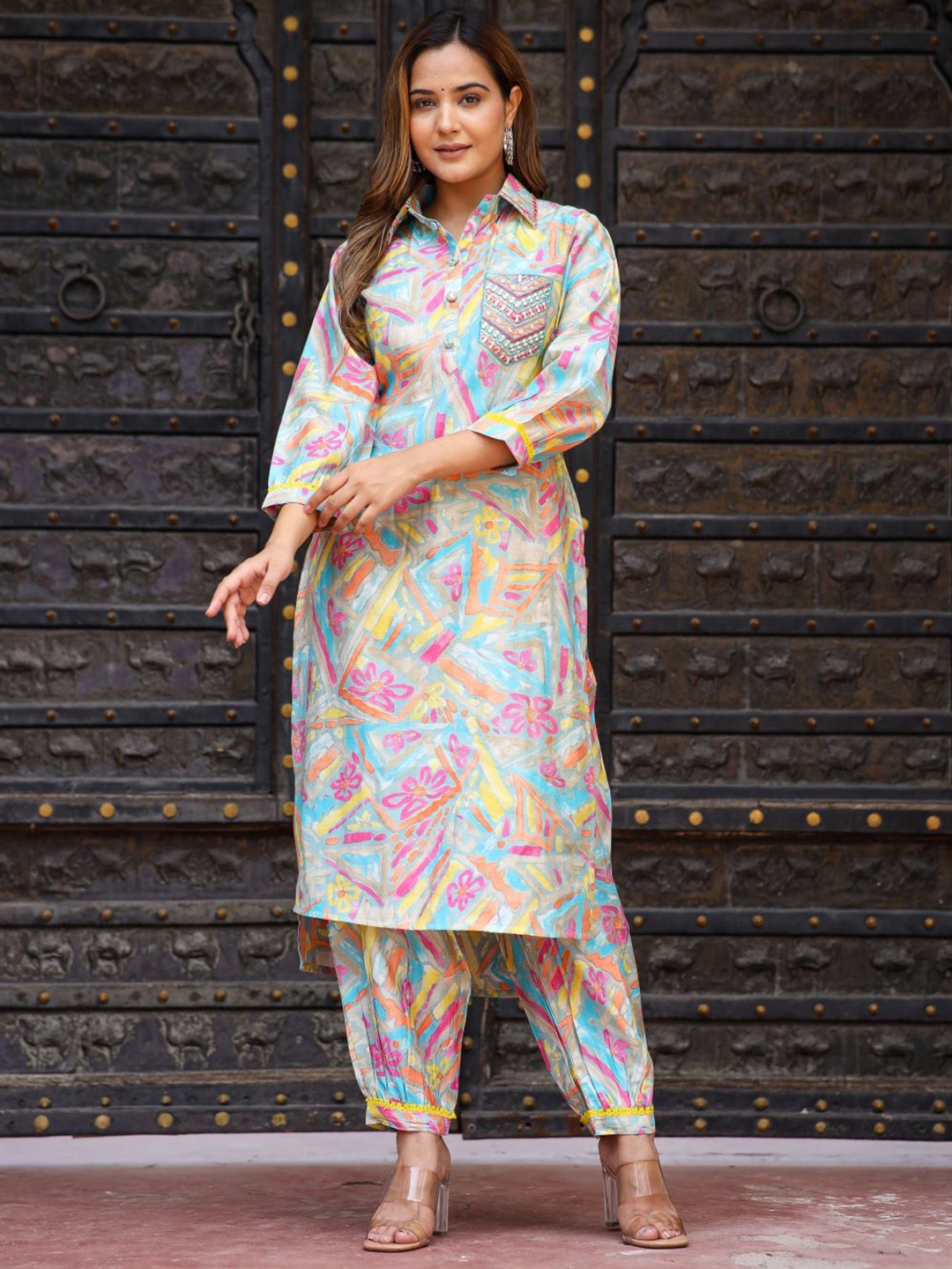 

Chandbaali Floral Printed Regular Mirror Work Kurta with Trousers, Blue