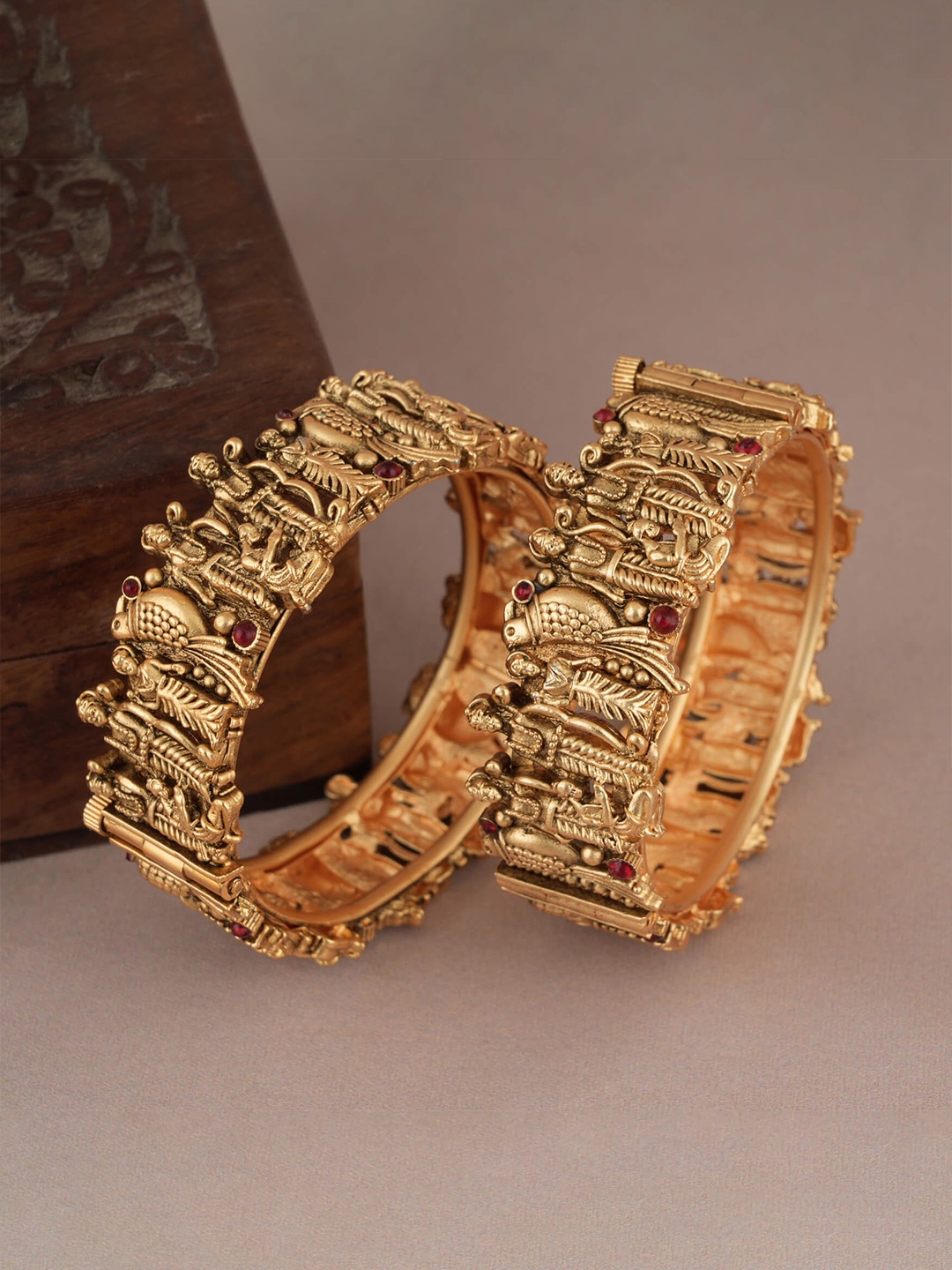 

MANSIYAORANGE Gold Plated Kundan Studded Bangle