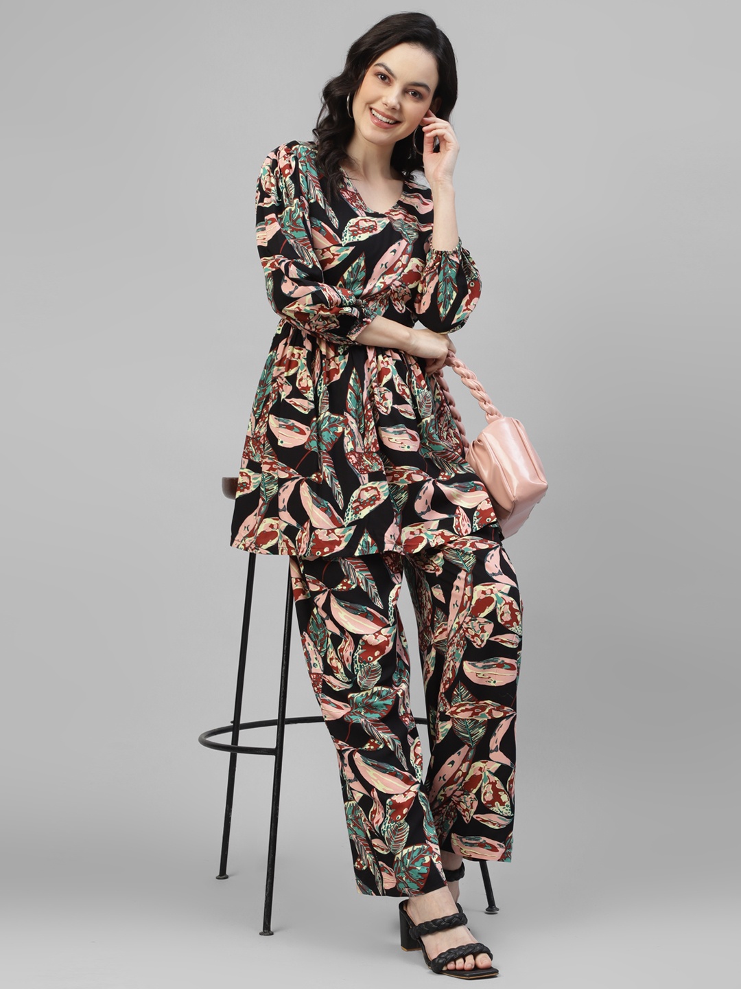 

DEEBACO Printed V-Neck Top With Trousers, Black