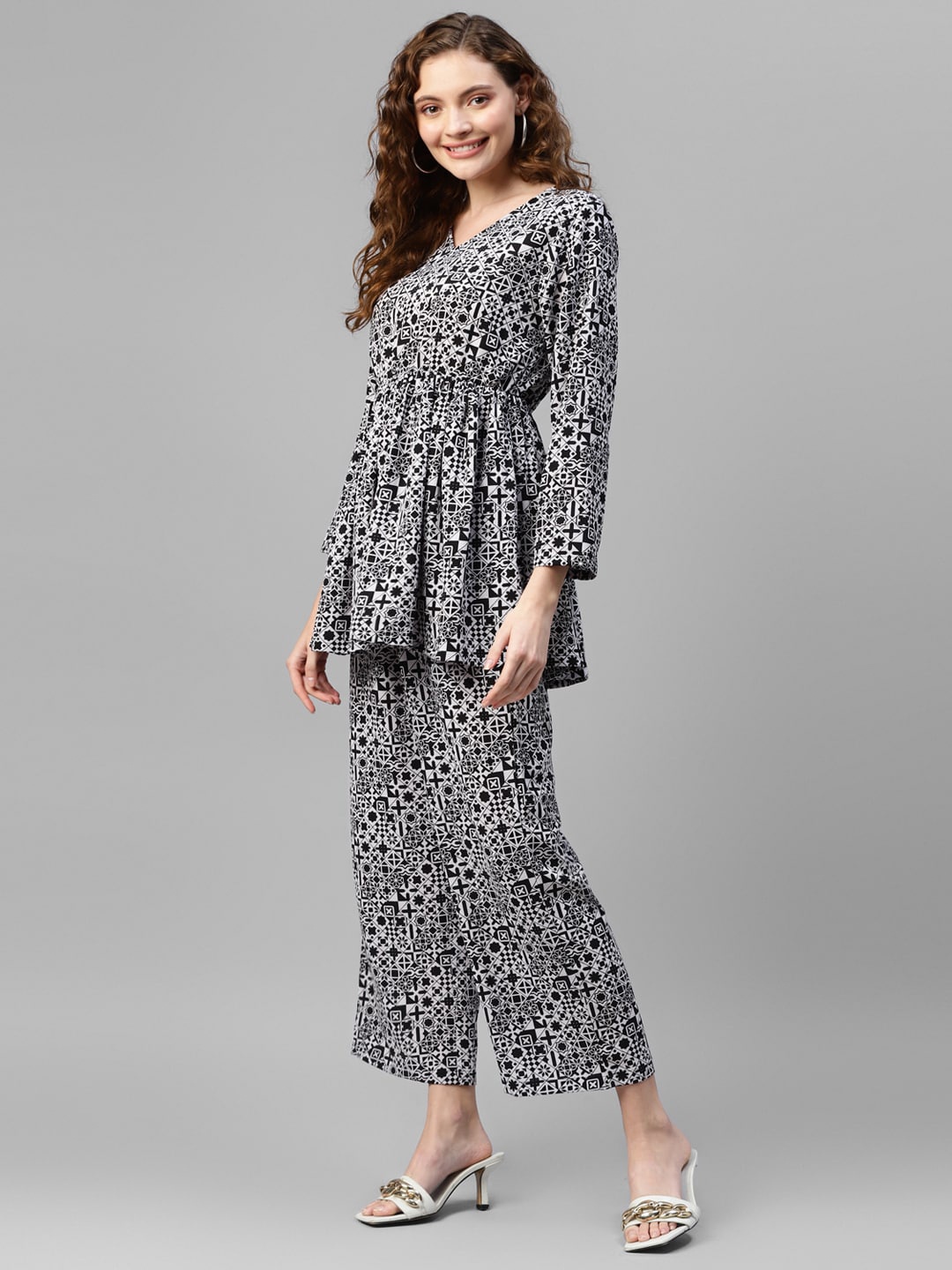 

DEEBACO Printed V- Neck Top & Flared Palazzo, Black