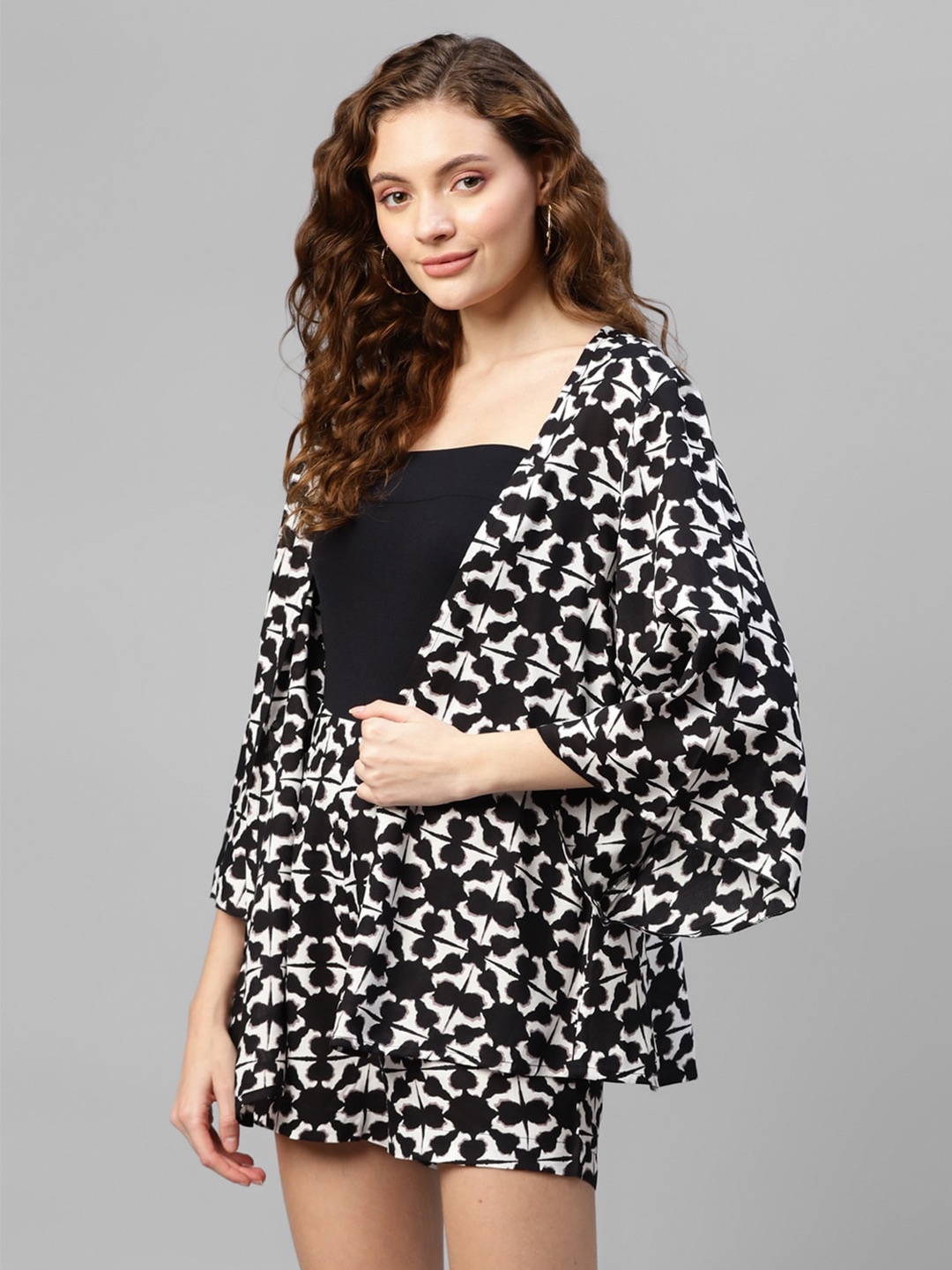 

DEEBACO Printed Front Open Shrug With Shorts Co-Ords, Black