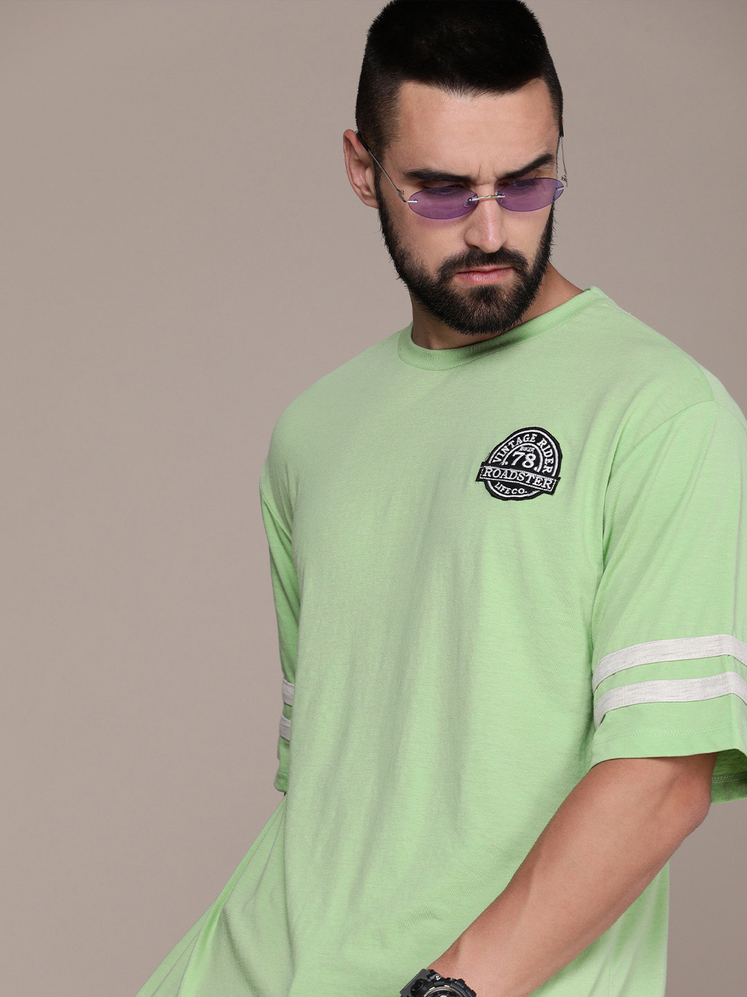 

Roadster Men Striped Drop-Shoulder Sleeves Applique T-shirt, Green