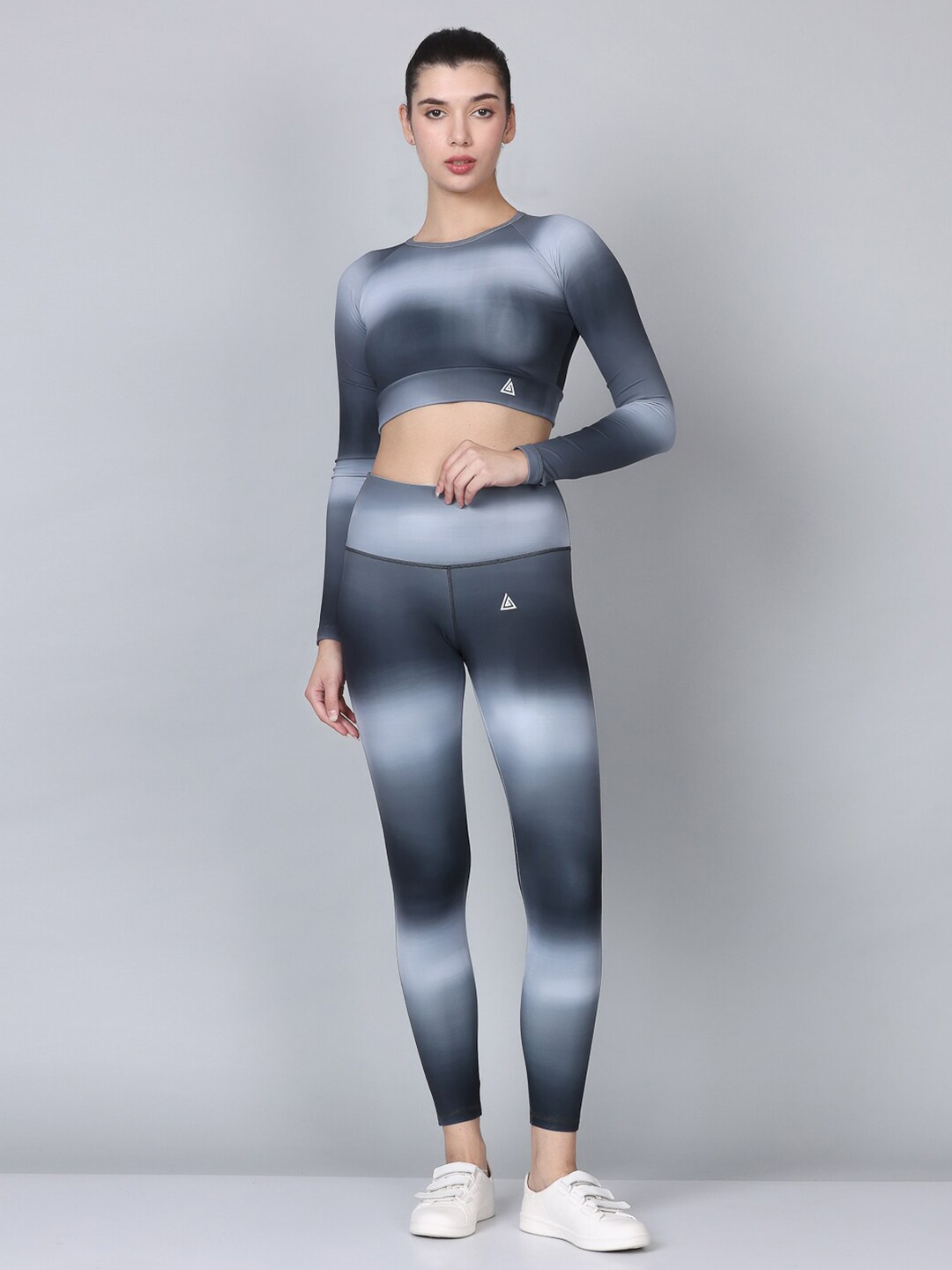 

Aesthetic Bodies Dyed Long Sleeves Sports Top With Tights, Navy blue