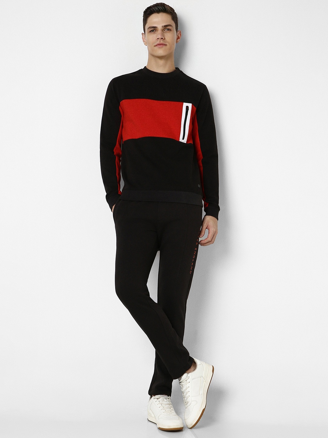 

Peter England Colourblocked Sweatshirt And Track Pants, Black