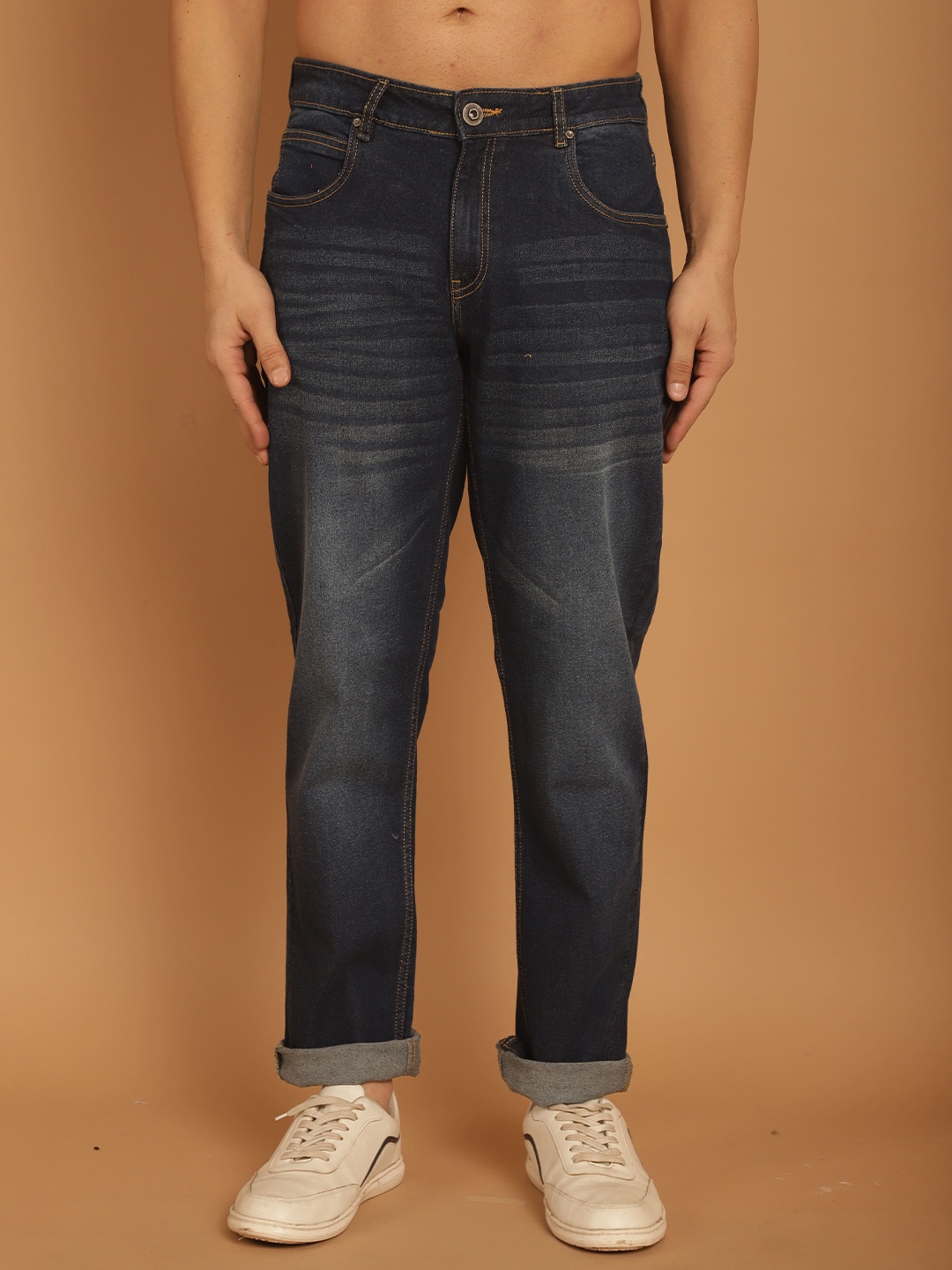 

The Roadster Lifestyle Co. Men Blue Light Fade Clean Look Stretchable Jeans, Black
