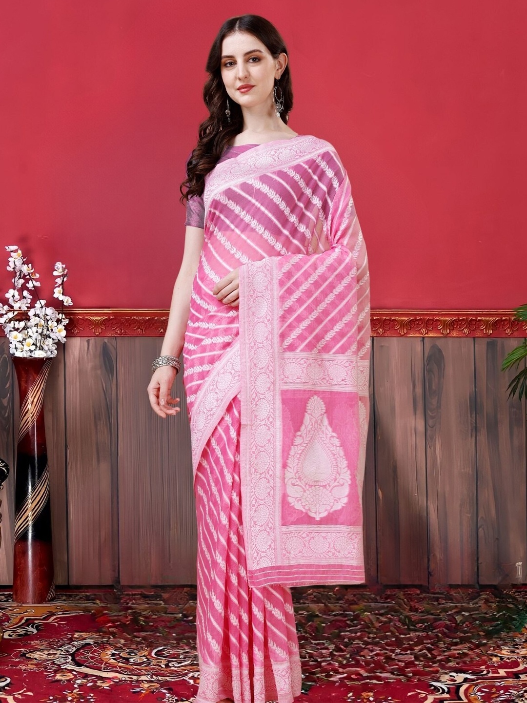 

MAGMINA Ethnic Motifs Woven Design Zari Banarasi Saree, Pink