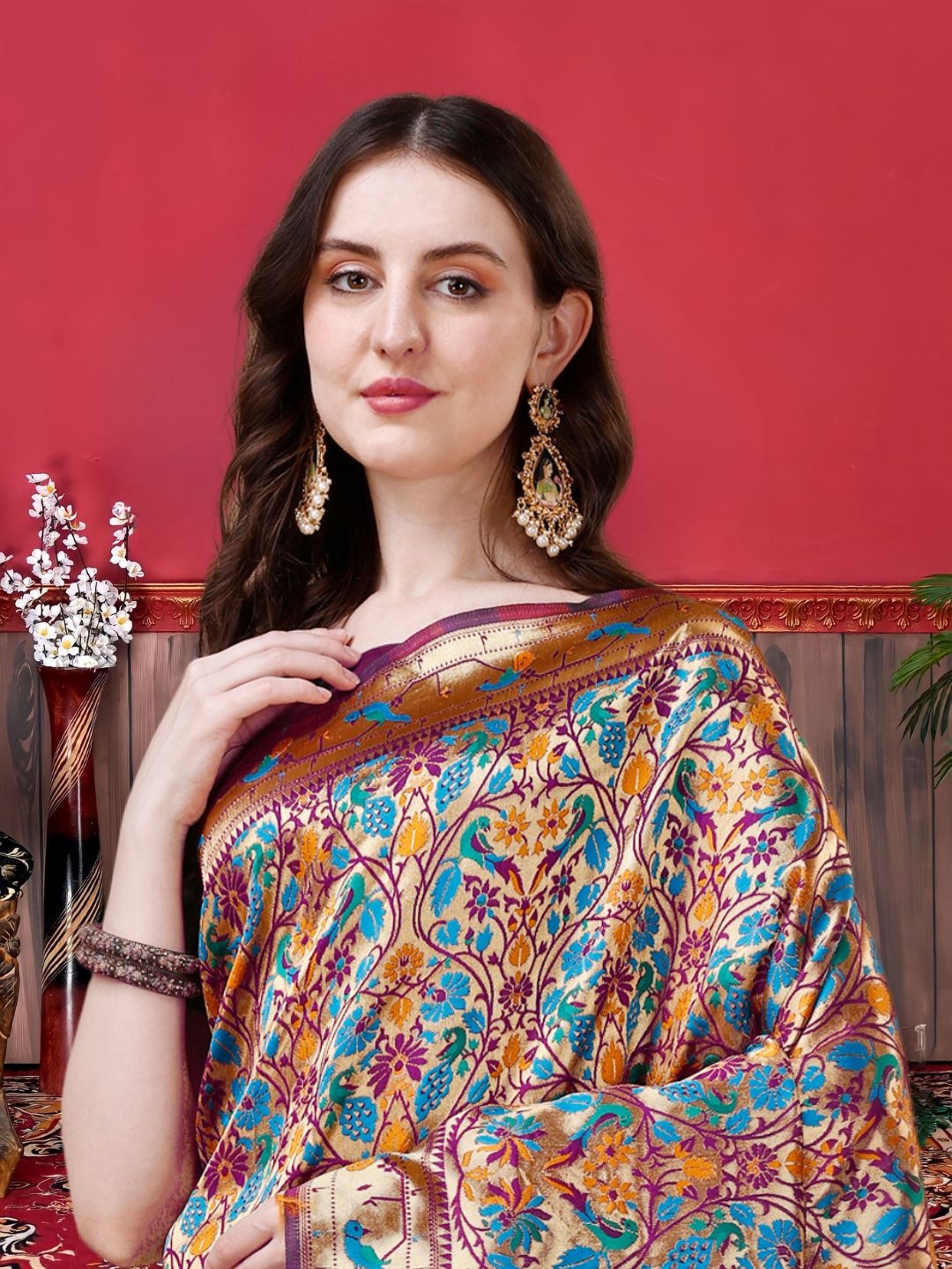 

MAGMINA Ethnic Motifs Woven Design Zari Paithani Saree, Purple