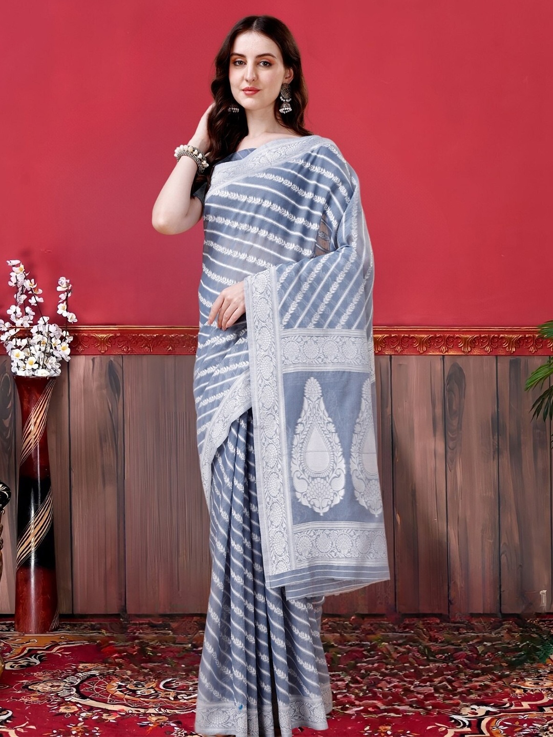 

MAGMINA Floral Striped Woven Design Zari Banarasi Saree, Grey