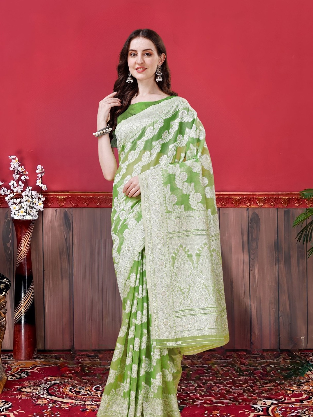 

MAGMINA Ethnic Motifs Woven Design Zari Kanjeevaram Saree, Sea green