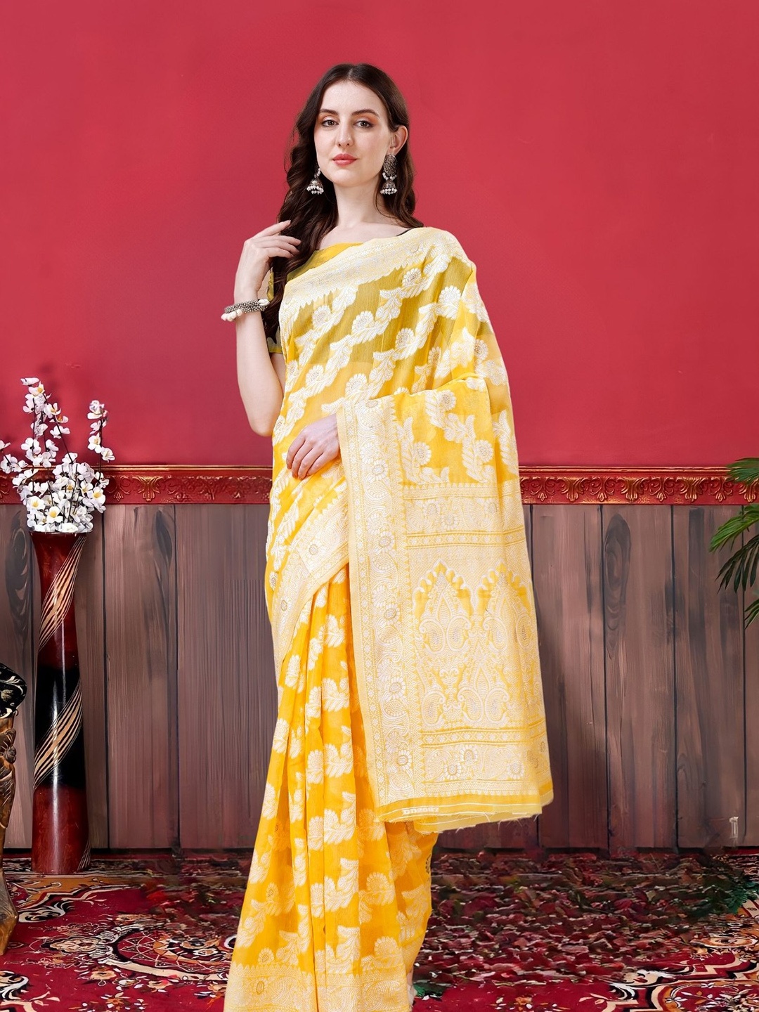 

MAGMINA Ethnic Motifs Woven Design Zari Kanjeevaram Saree, Yellow