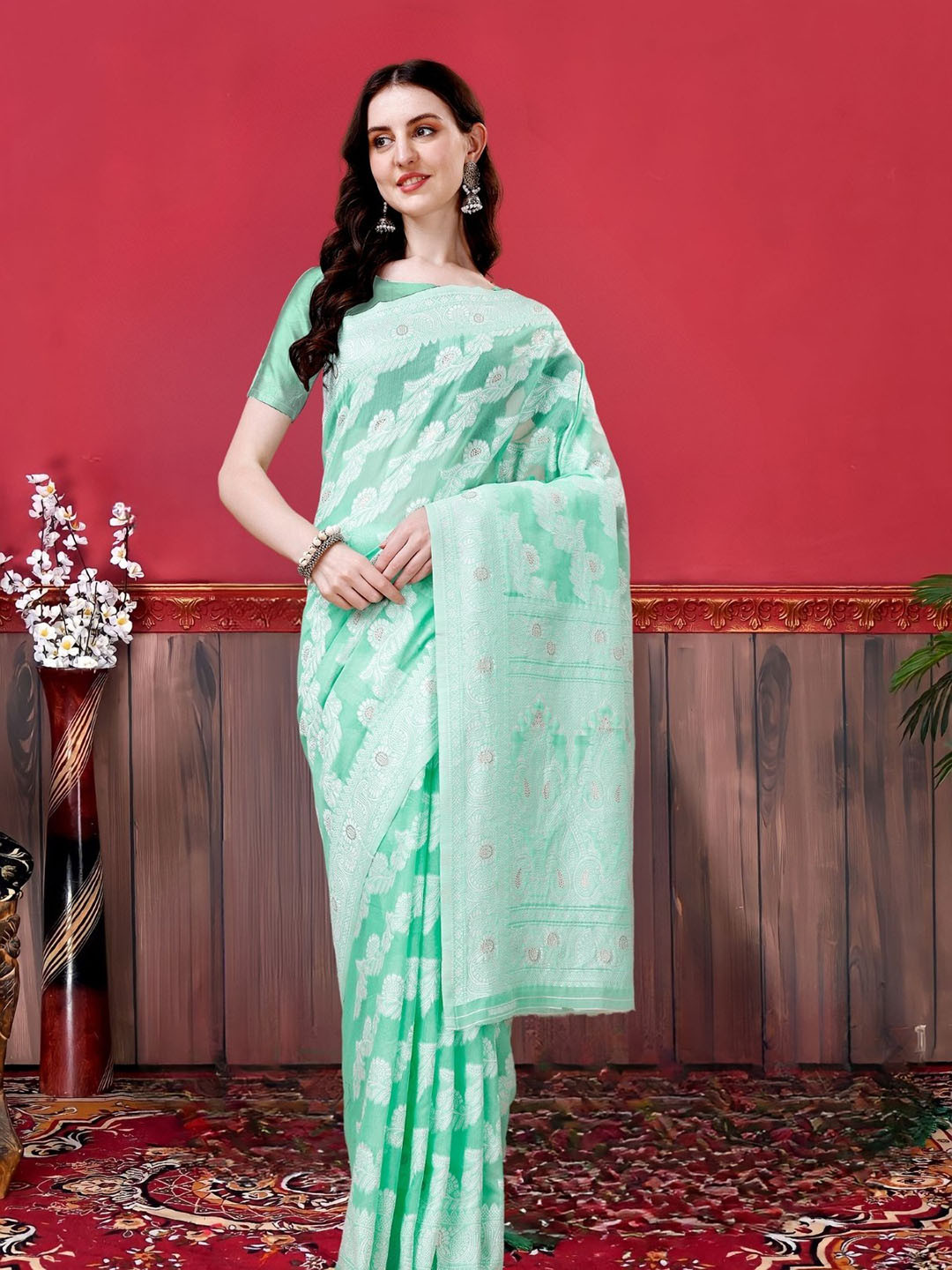

MAGMINA Ethnic Motifs Woven Design Zari Kanjeevaram Saree, Green