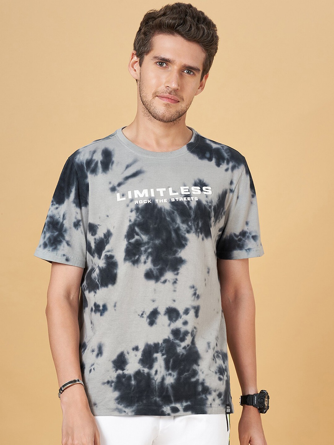 

Street 808 by Pantaloons Round Neck Short Sleeves Dyed Cotton T-shirt, Black