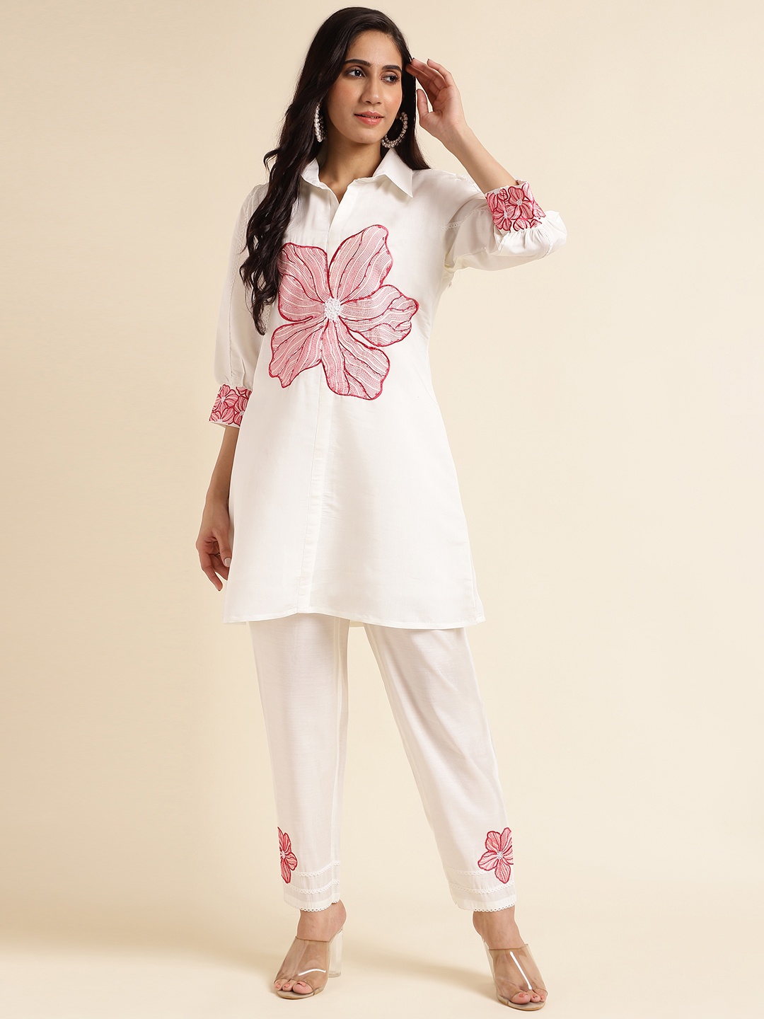 

FABMORA Floral Embroidered Regular Patchwork Kurta with Trousers, White