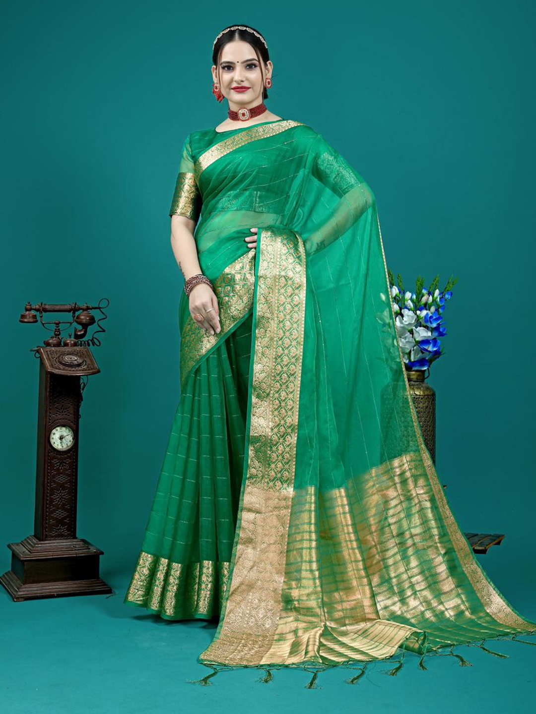 

Lyunica Woven Design Embroidered Organza Saree, Green