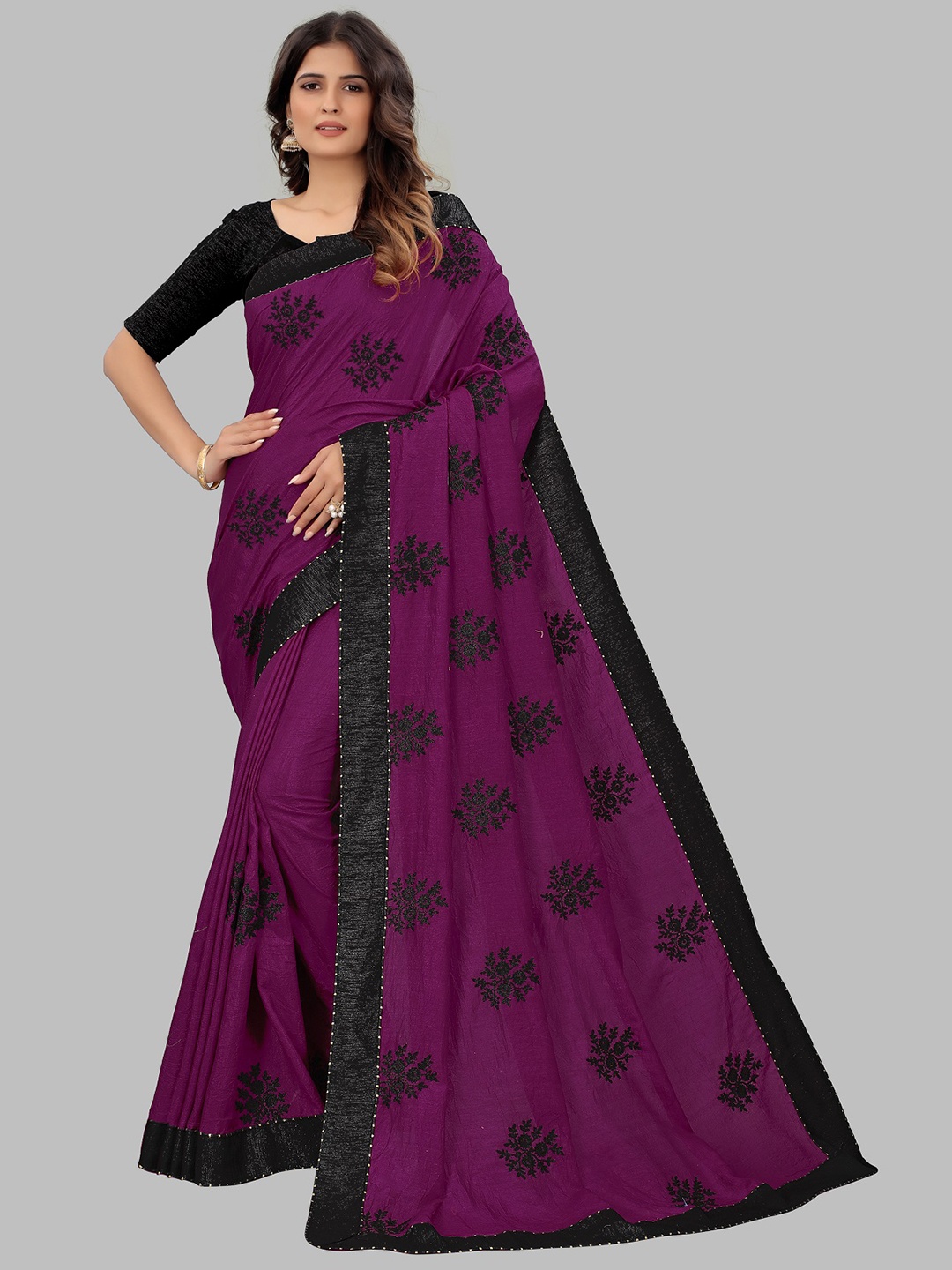 

RadadiyaTRD Floral Embroidered Saree, Magenta