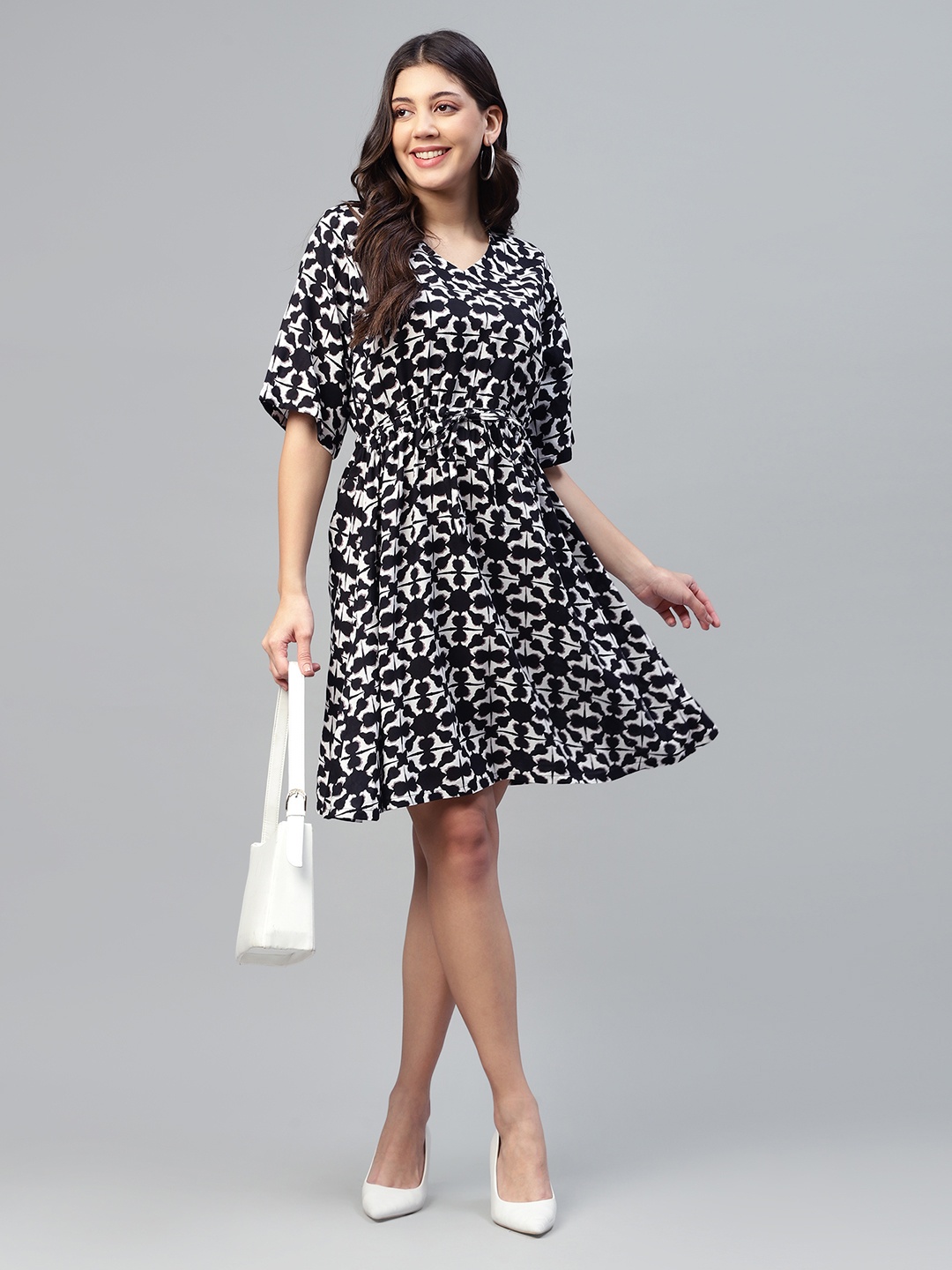 

DEEBACO Geometric Print V-Neck Fit & Flare Dress, Black