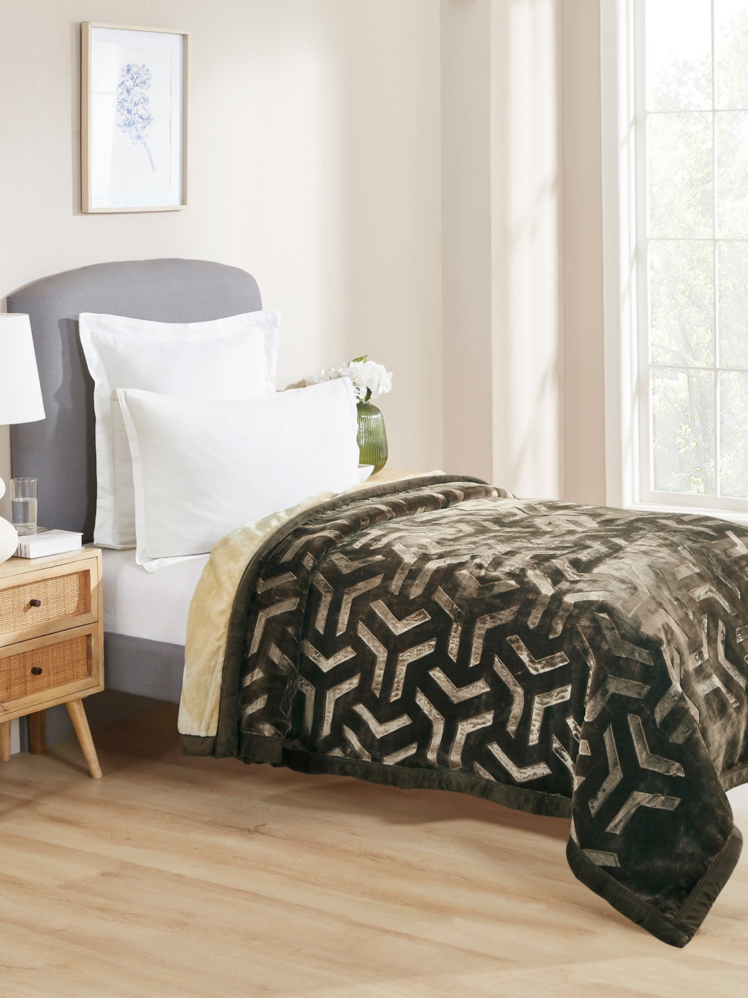 

MYTRIDENT Black Geometric Microfiber Heavy Winter Single Bed Blanket
