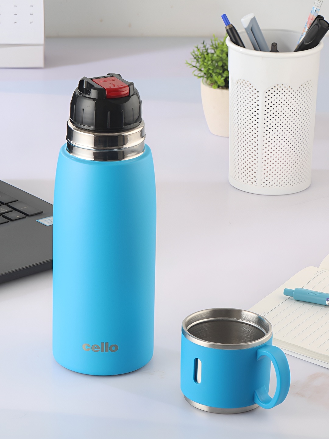 

Cello Blue & Black Cupstyle Stainless Steel Double Wall Vacuum Water Bottle 500 Ml
