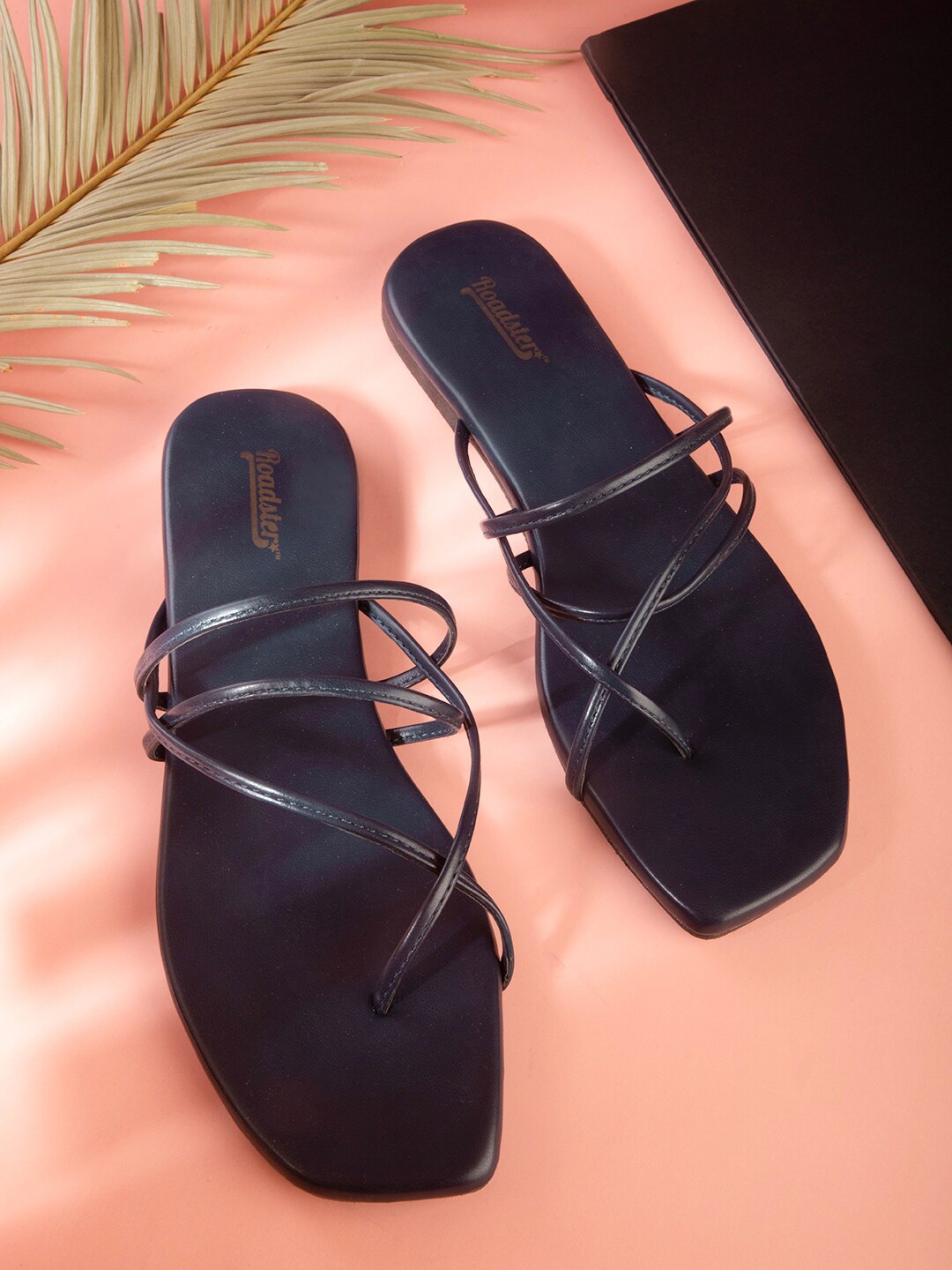 

The Roadster Lifestyle Co. One Toe Flats, Navy blue