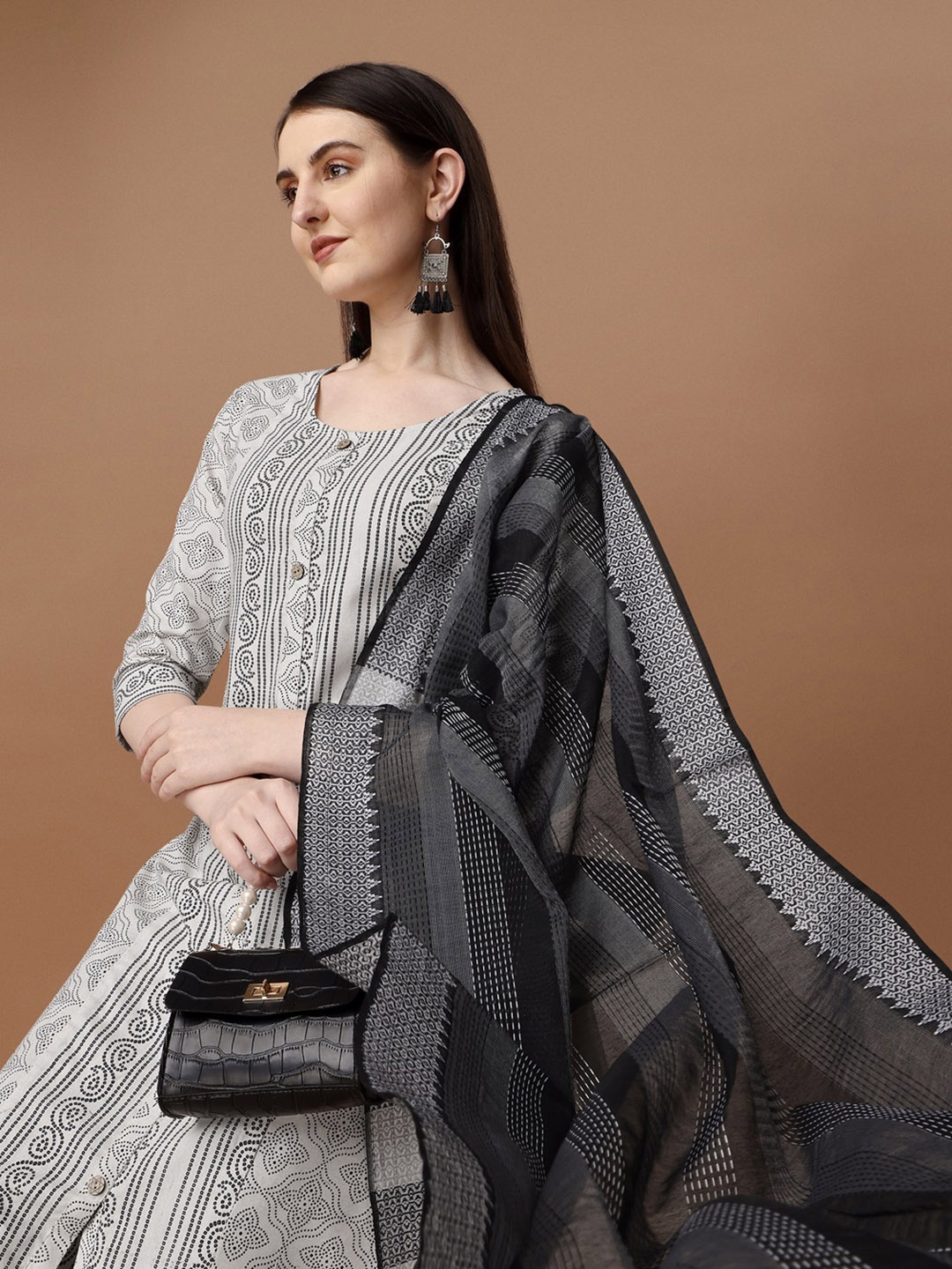 

CANIZZARO Ethnic Motifs Printed Round Neck Cotton Straight Kurta with Trousers Dupatta, White