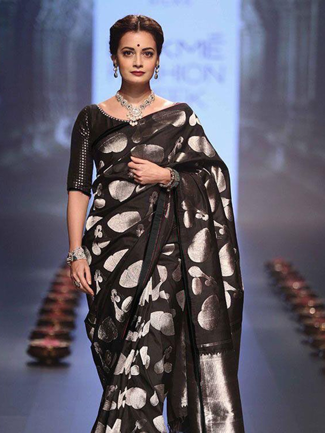 

RadadiyaTRD Ethnic Motifs Woven Design Zari Saree, Black