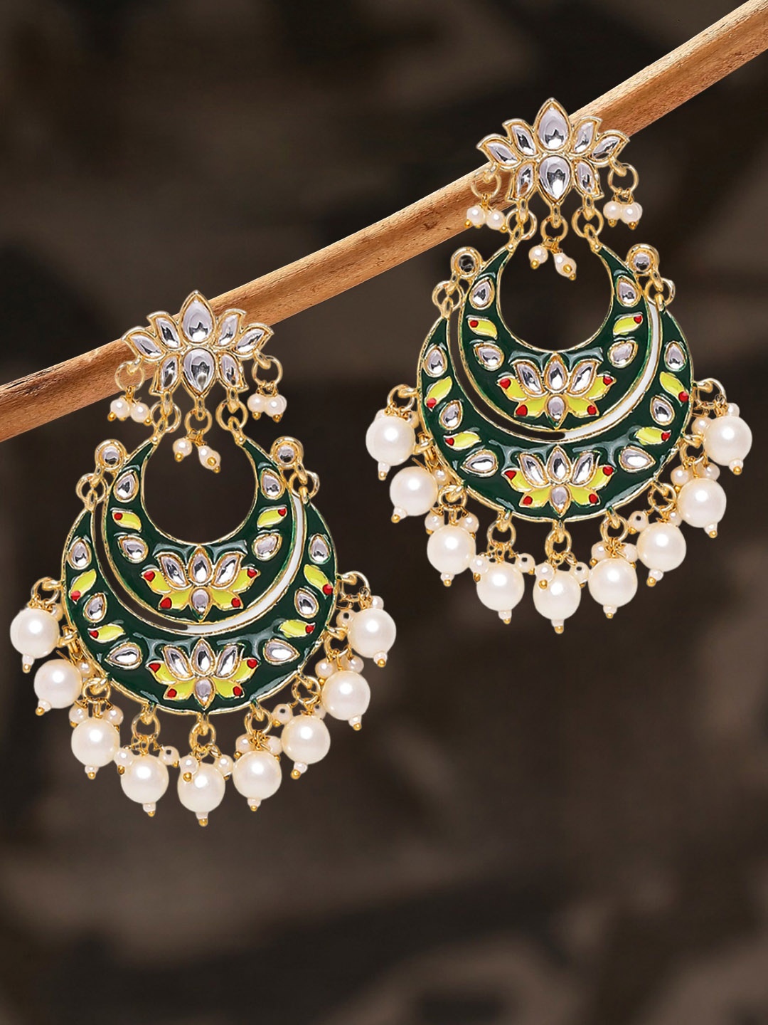 

OOMPH Kundan Floral Chandbalis, Gold