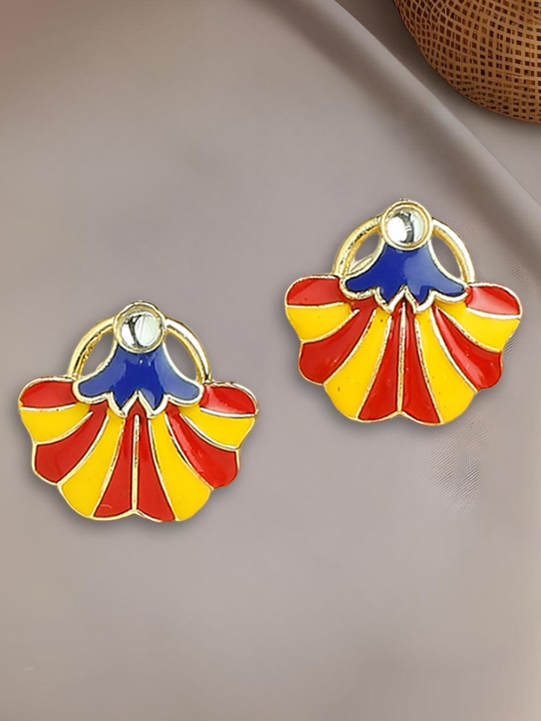 

OOMPH Kundan Studded Enamelled Floral Studs Earrings, Gold