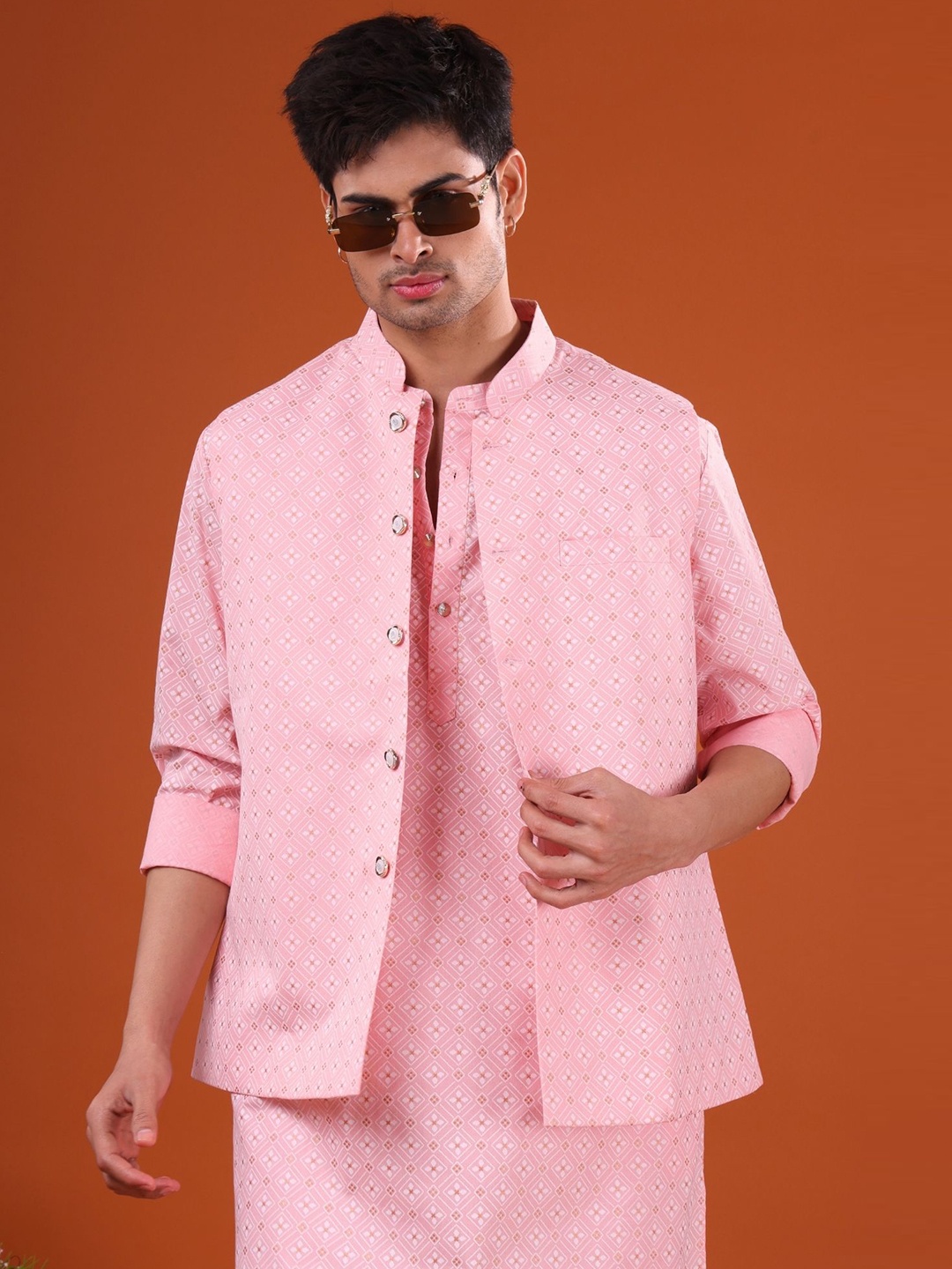 

SHIWAM ETHNIX Geometric Printed Mandarin Collar Straight Kurta with Pyjamas With Jacket, Pink