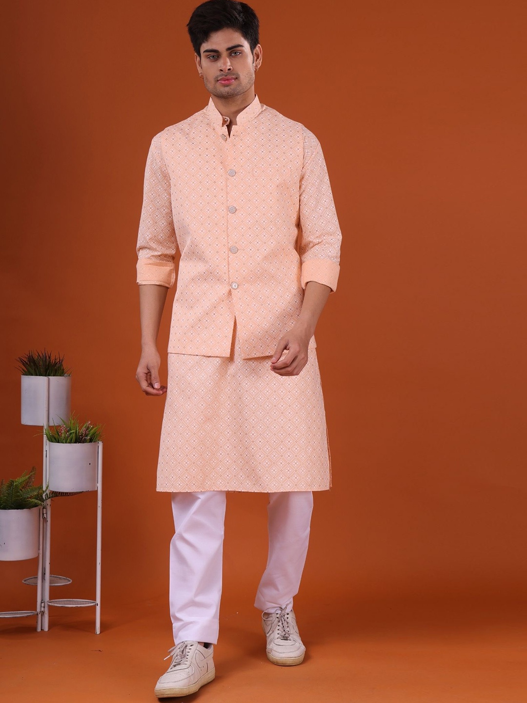 

SHIWAM ETHNIX Geometric Printed Mandarin Collar Straight Kurta with Pyjamas With Jacket, Peach