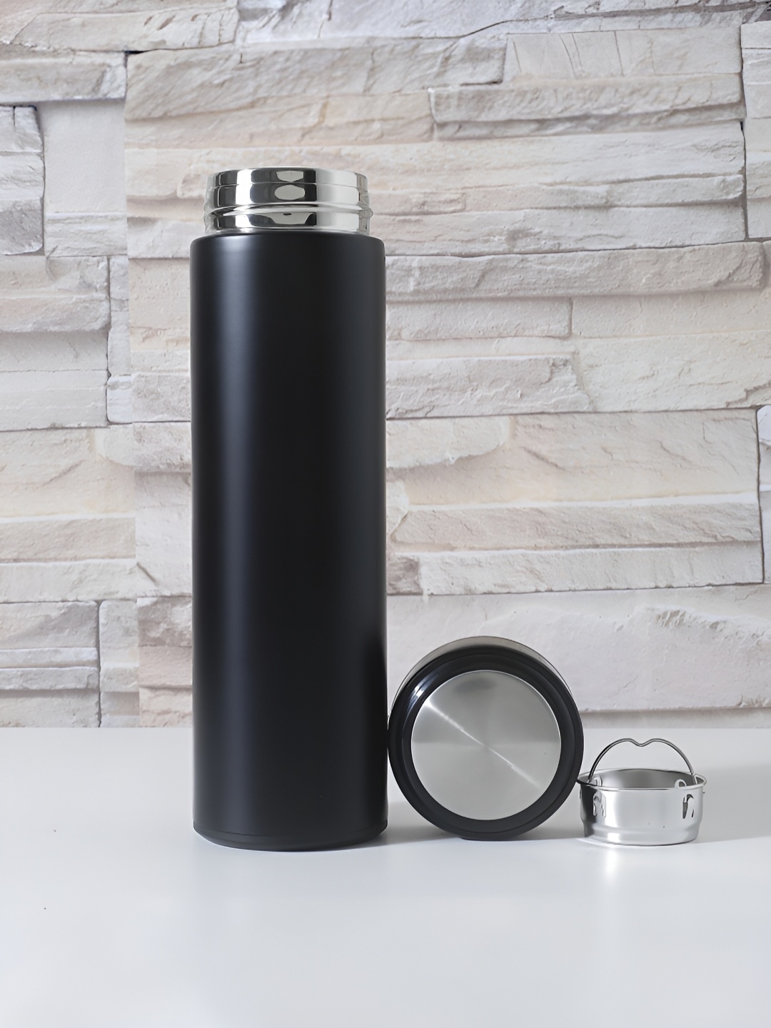 

USHA SHRIRAM Black Stainless Steel Water Bottle 600 ML